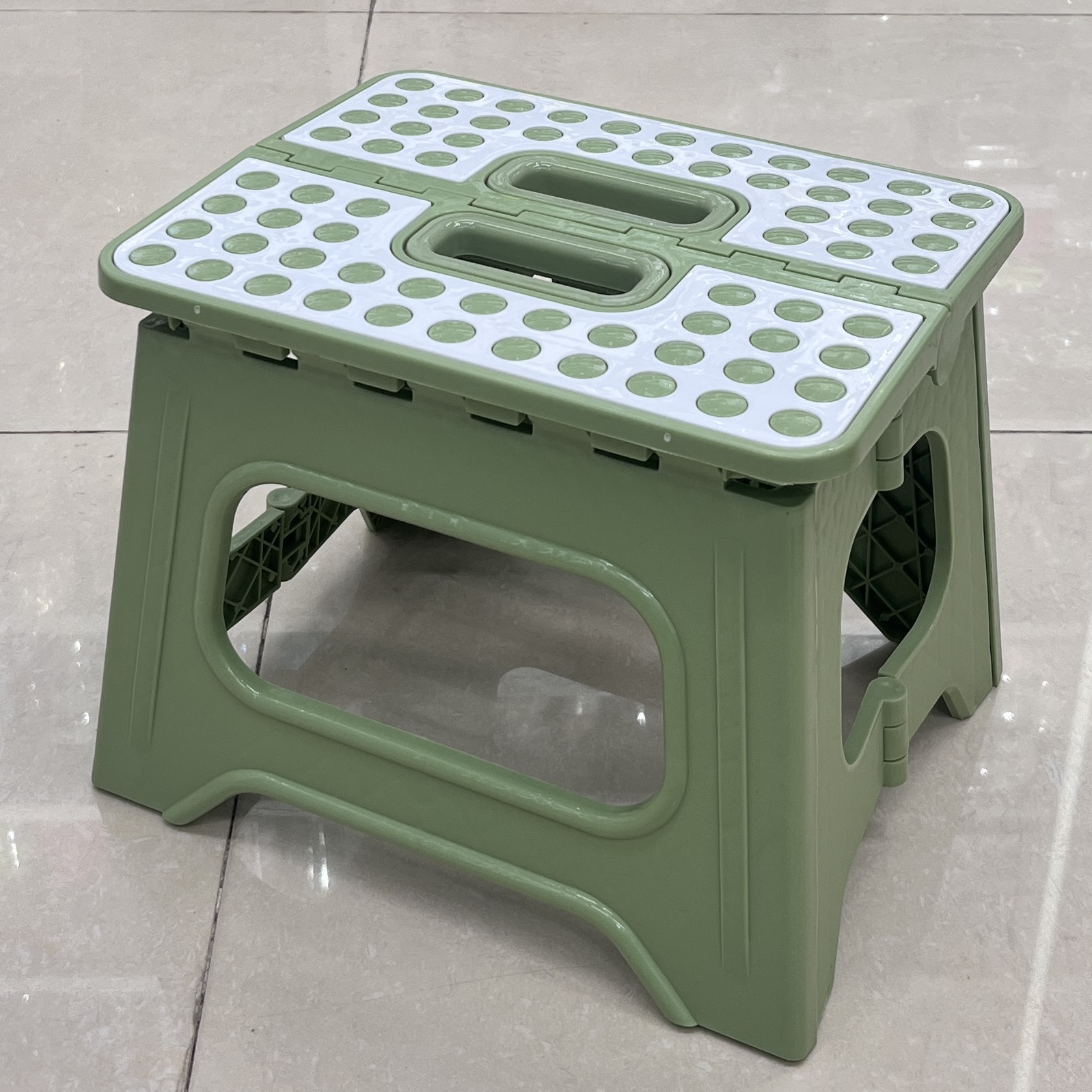 A thickened plastic stool for home use, anti-slip, durable and foldable square stool