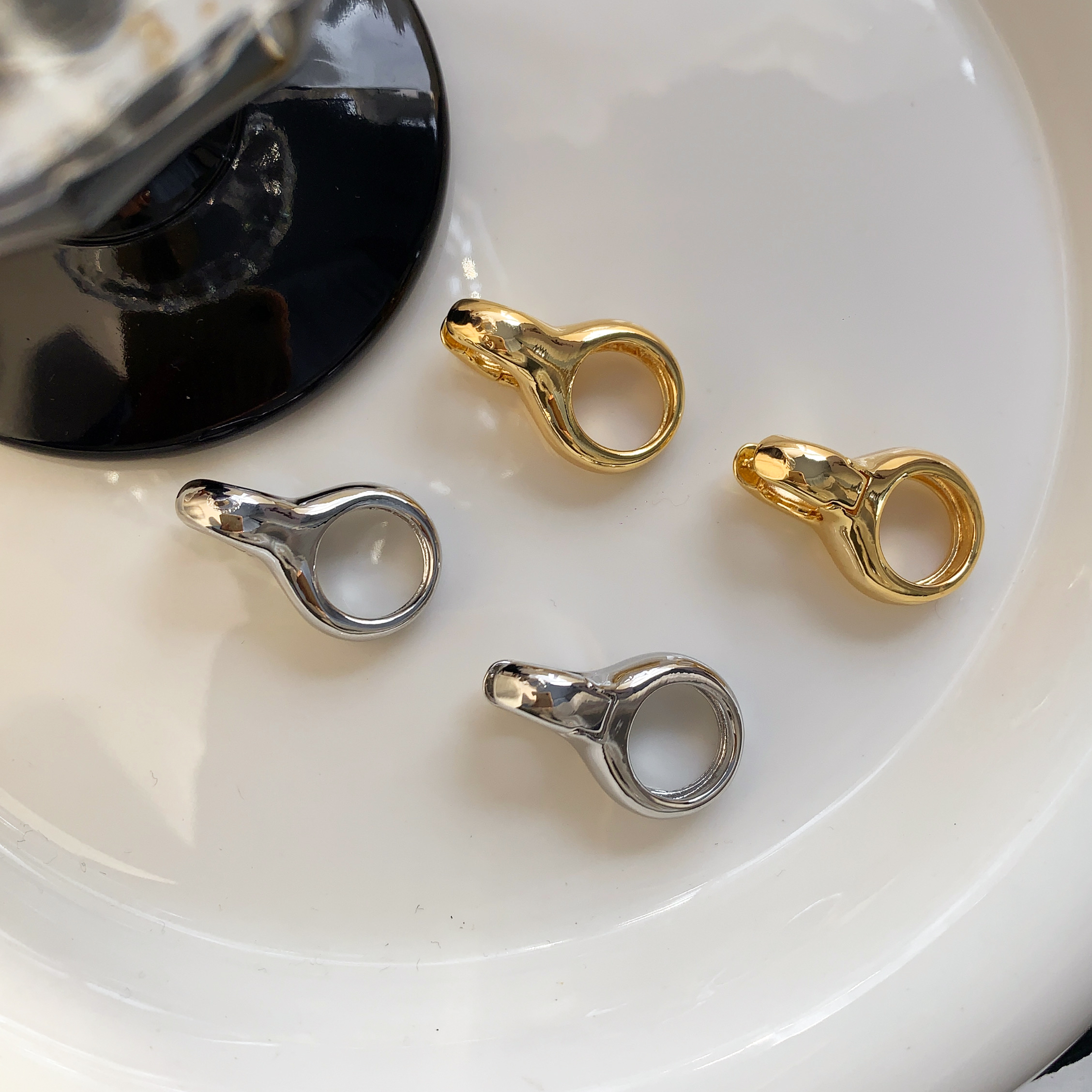 Simple and elegant geometric ear studs, copper-plated 18K real gold, personalized earrings, factory wholesale and customization