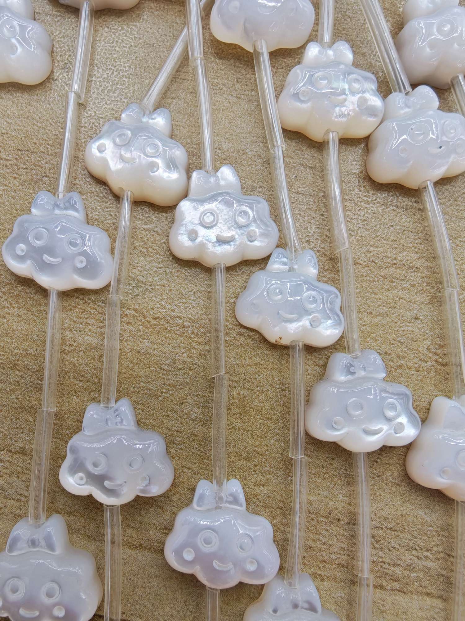 Natural shell white butterfly shell carving DIY accessories, jewelry accessories, earrings, bracelets, necklaces, super cute accessories, adorable clouds Specification image