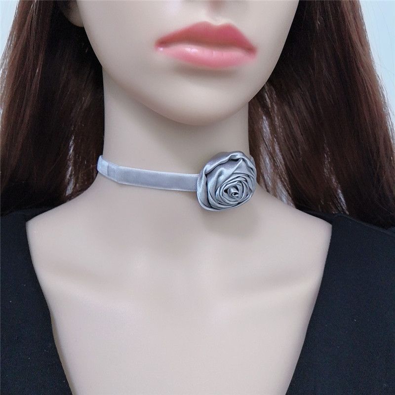 A free shipping necklace, a women's lace collarbone chain, a black and white neck chain, a neck accessory, an elegant collar, and a popular online accessory gift Item Picture