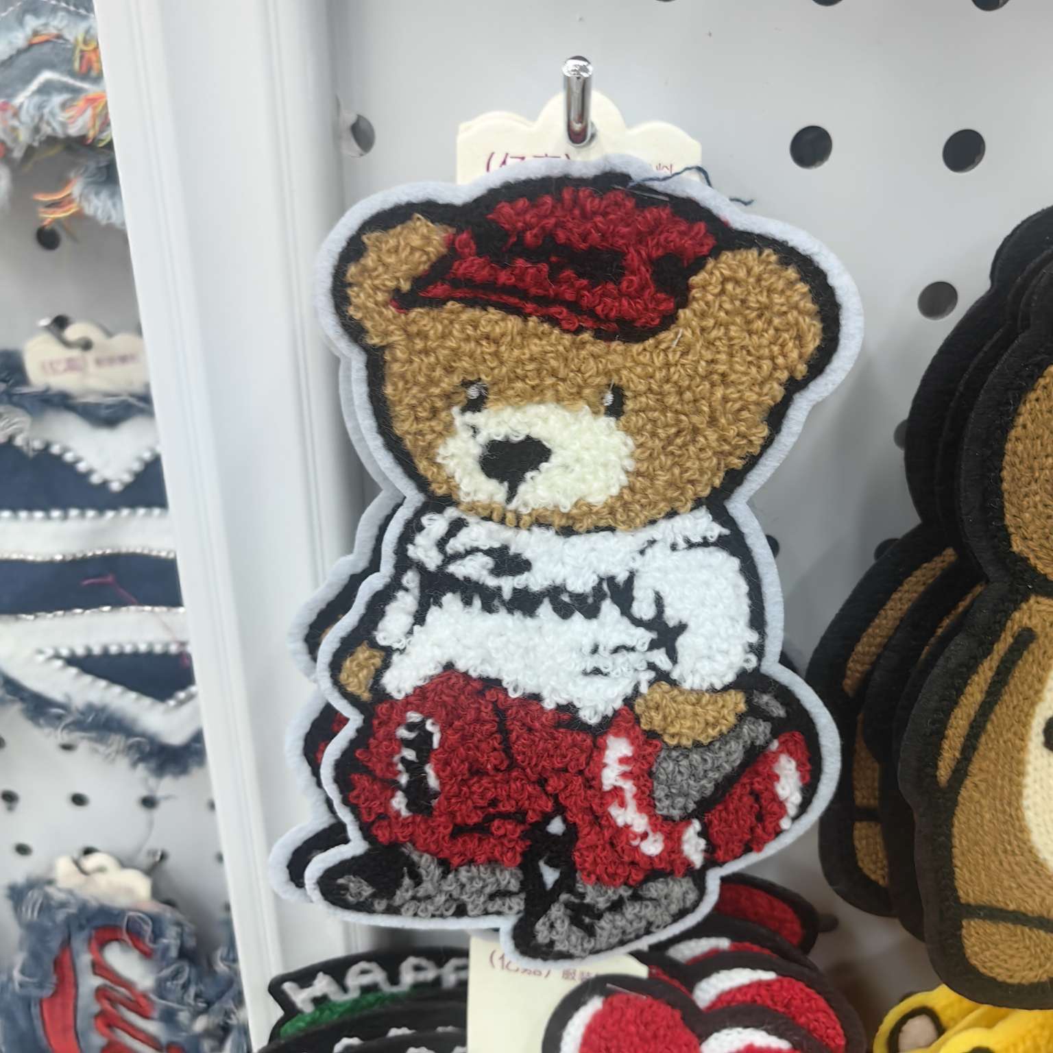 Textile and leather accessories, washing labels, trademarks, washing scales, shirt labels, custom-made patches, woven labels, processing, shirt size labels, patches, custom-made woven labels, washing labels