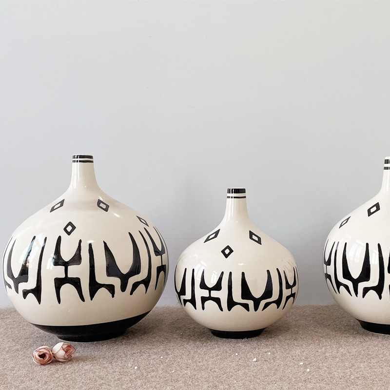 وتُستخدم الحداثة الاميركية كمزخرفة مزهرية مزخرفة مزخرفة Item Picture