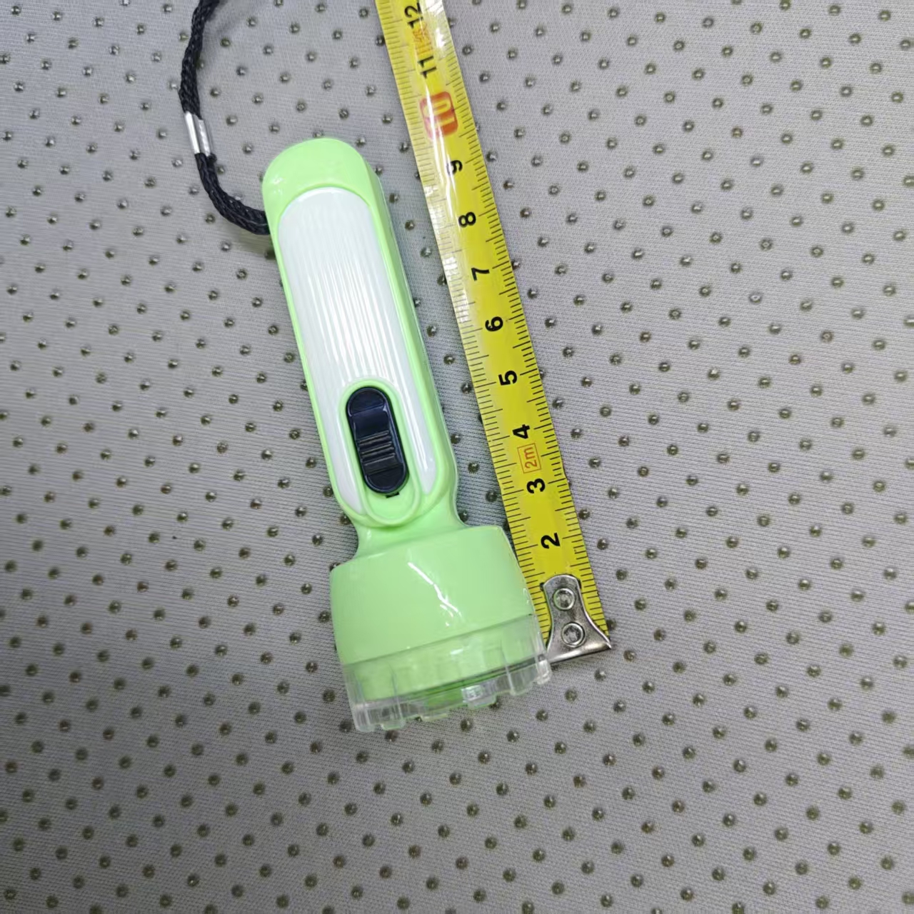 Four-color Mini Flashlight, portable and fashionable, lighting up the little joys of life. Wholesale from 9128 factory Item Picture