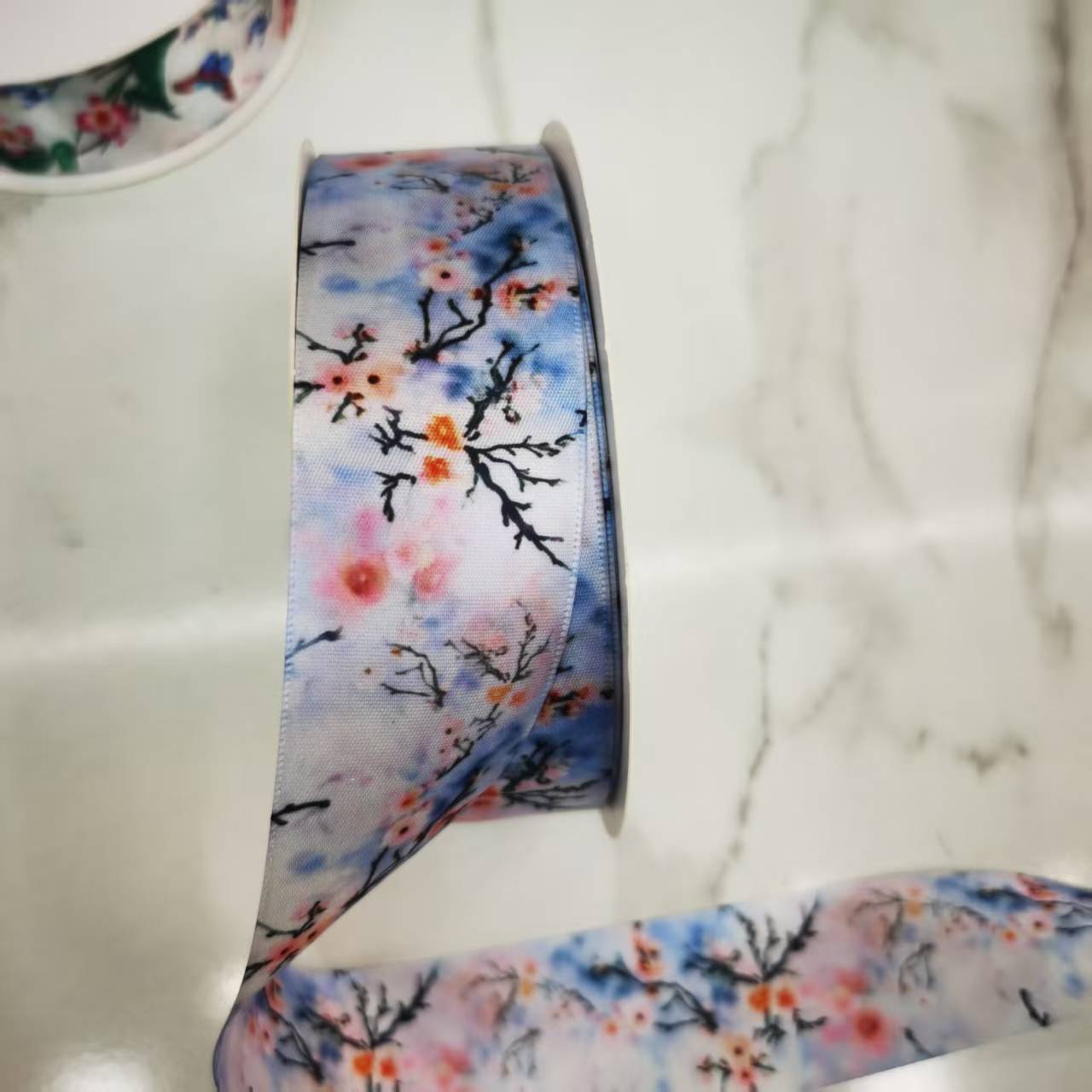 4厘米涤纶带印梅花汉服装饰服装辅料蝴蝶结礼品包装白底实物图