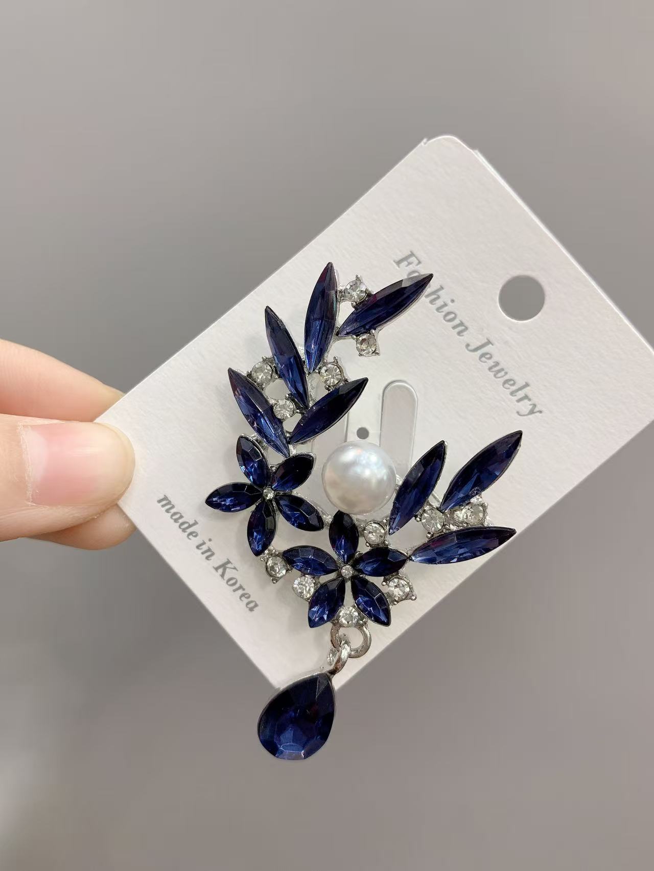 跨境新款胸针轻奢 水晶花朵胸针 高级百搭 重工合金胸针