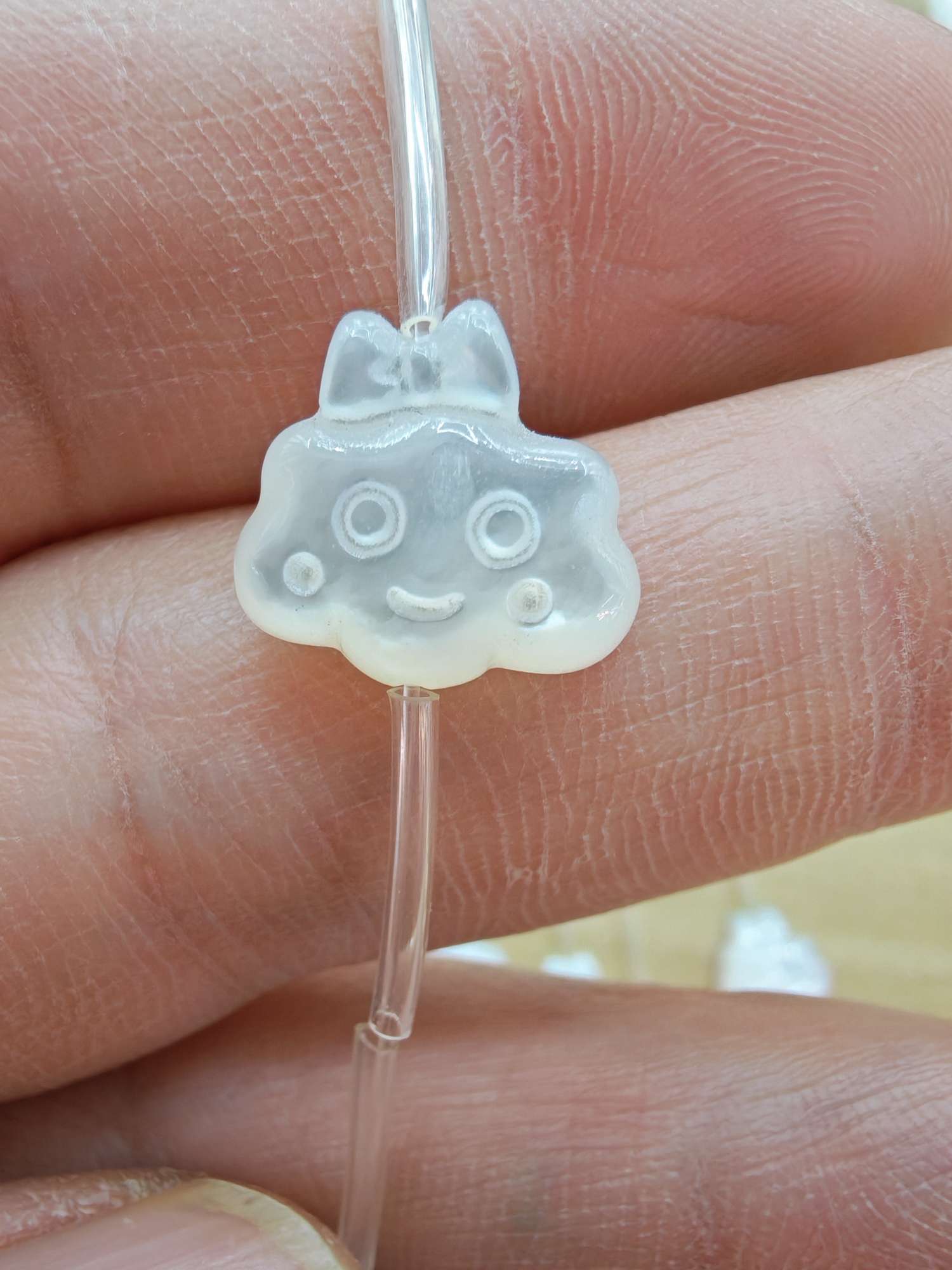 Natural shell white butterfly shell carving DIY accessories, jewelry accessories, earrings, bracelets, necklaces, super cute accessories, adorable clouds details Picture