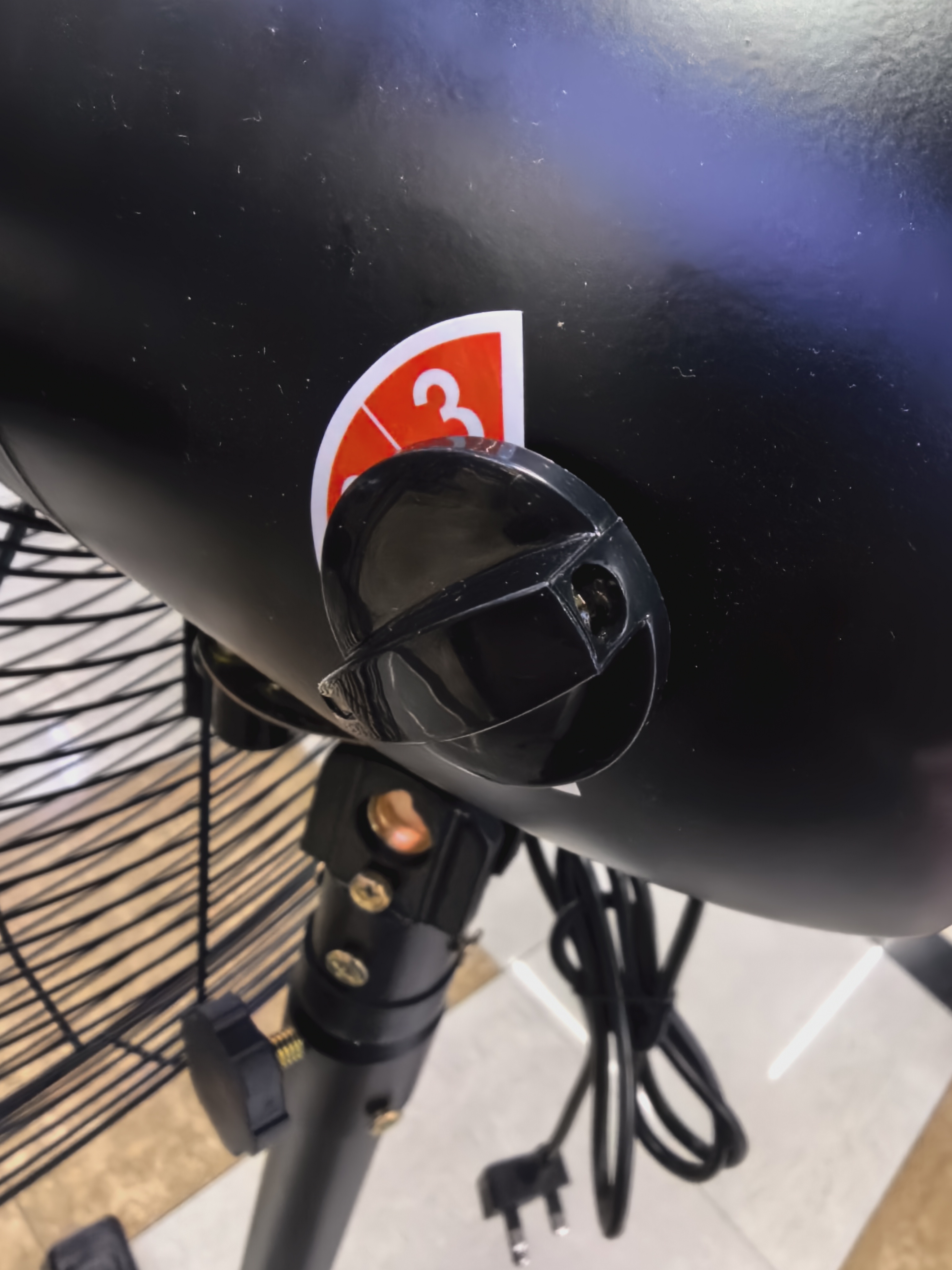 هيكل صلب يحتوي على مروحة كهربائية ذات قدرة عالية، detail image 3