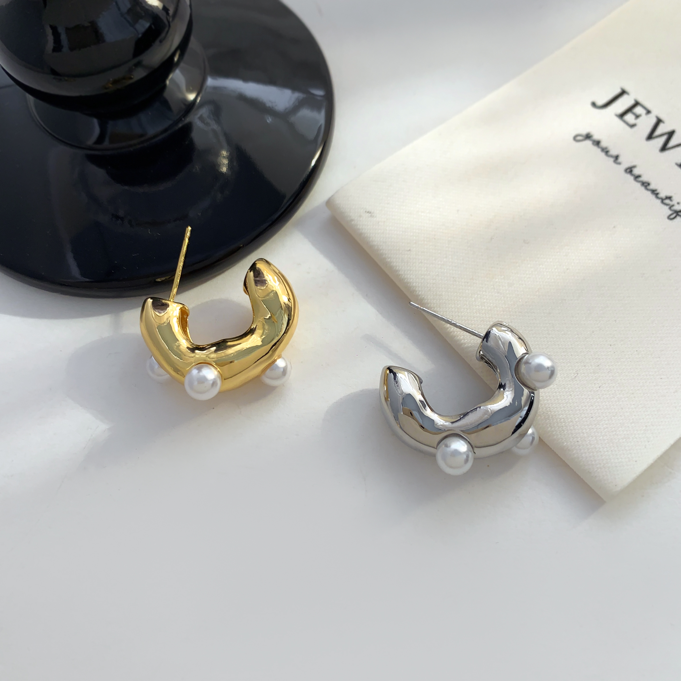 High-end irregular C-shaped pearl stud earrings, copper-plated real gold, ins exaggerated style earrings and jewelry factory customized wholesale Item Picture