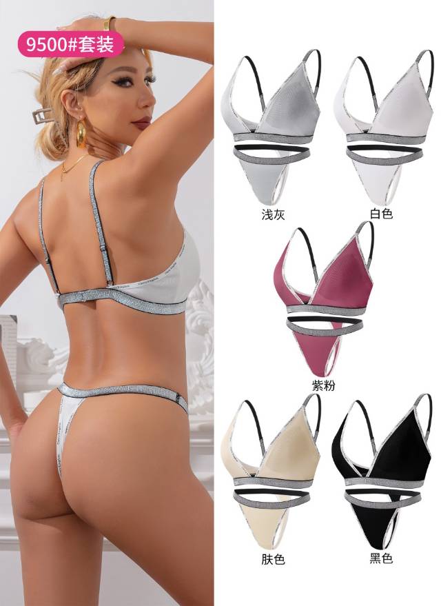 Plus-size bra details Picture