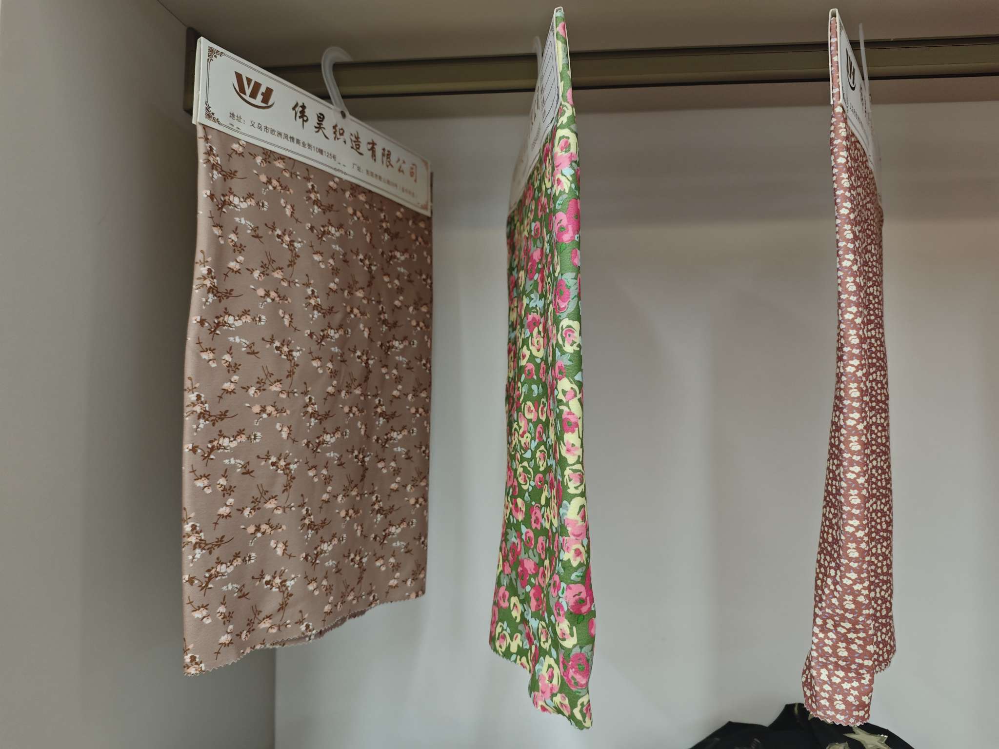 手工刺绣画蚕丝线绣花加工刺绣布贴纯手工刺绣作品刺绣小花工艺制作