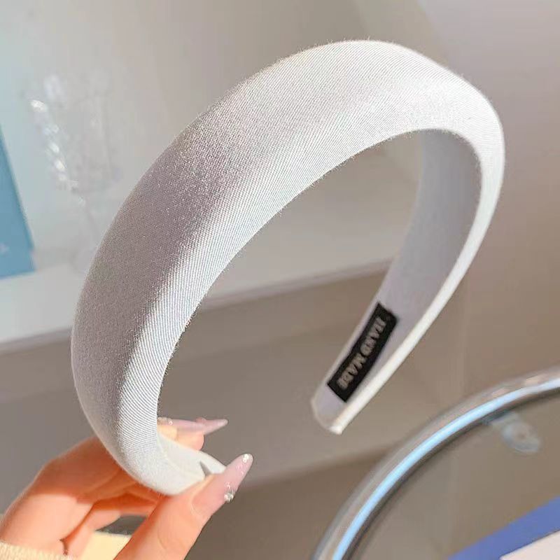 The versatile 2025 new blue hairband for women exudes a high-end, stylish and fashionable vibe. It features a wide-brimmed, high-top headband and hair tie detail image 3