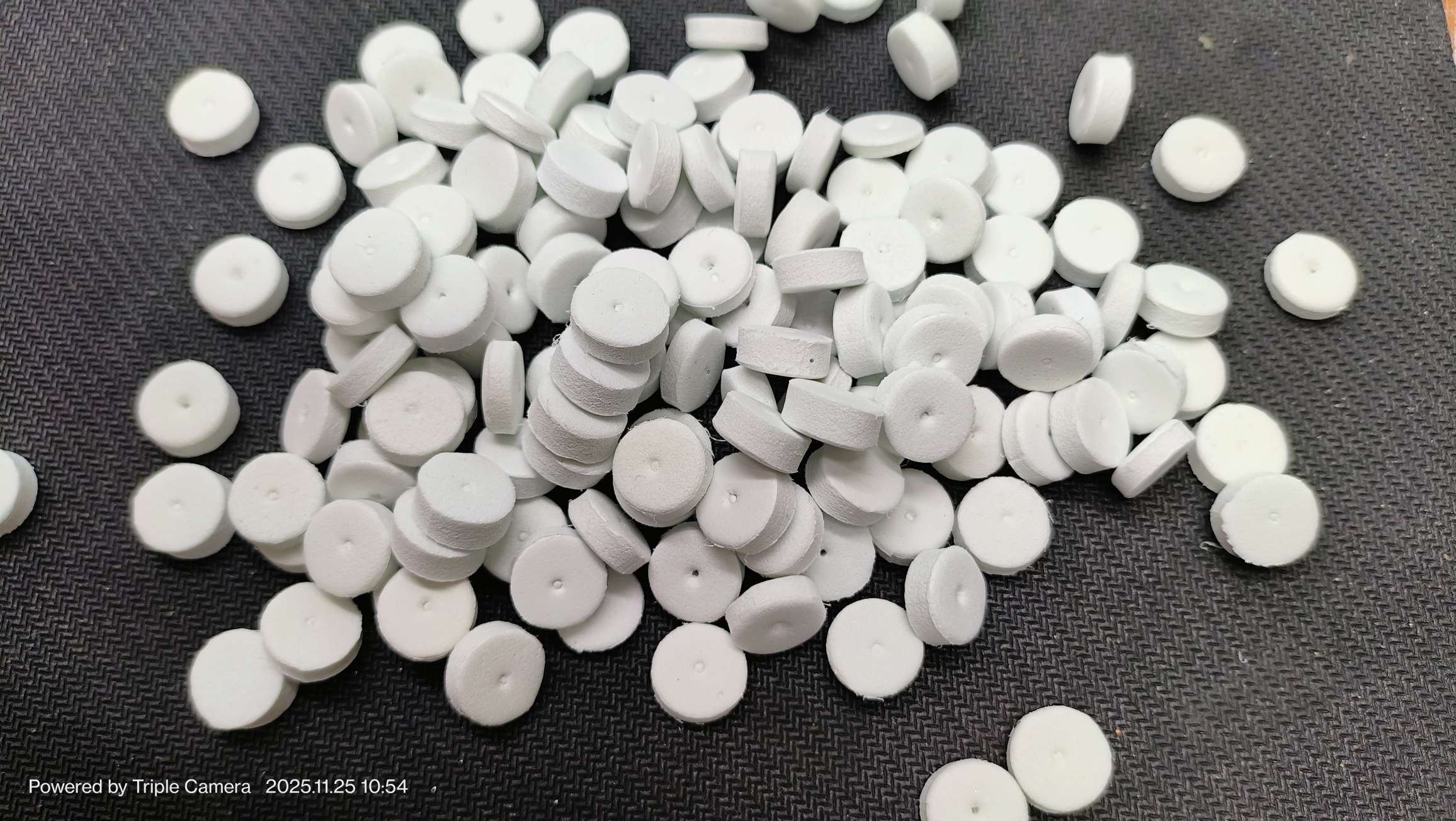 White round ear pads Application Scenario