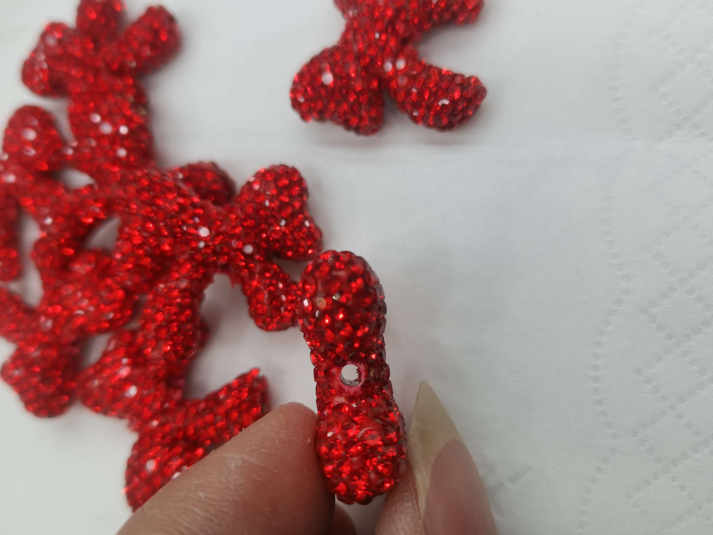 Red small bow tie ribbon three-dimensional soft clay accessory Application Scenario