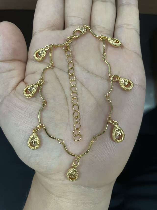 Imported jewelry, heart-shaped pendants, bracelets, gifts, selected jewelry detail image 5