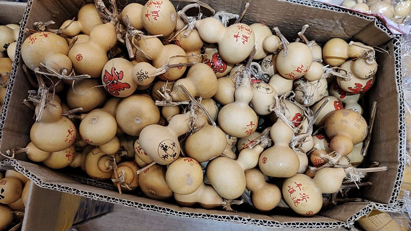 丰明工艺各种大小天然小葫芦，雕刻葫芦，墨刻葫芦可以做各种配件