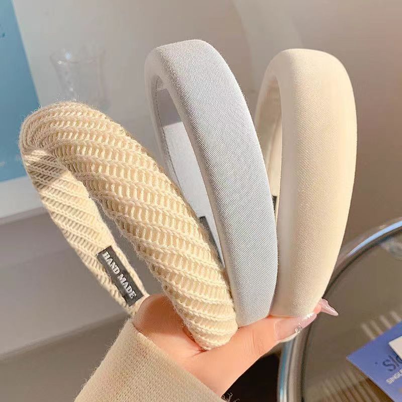 The versatile 2025 new blue hairband for women exudes a high-end, stylish and fashionable vibe. It features a wide-brimmed, high-top headband and hair tie detail image 10
