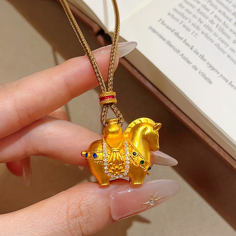 The same style of gold store's sand gold blue and green diamond zodiac horse pendant necklace, a little horse style Chinese style gift for your girlfriend, Tang Horse sweater chain Specification image
