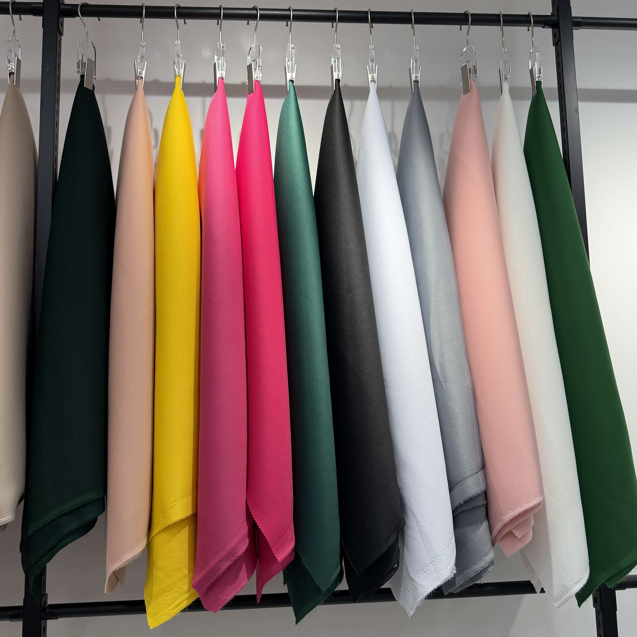 Textile leather knitted fabric air layer sandwich mesh fabric chicken skin velvet suede velvet fabric multi-functional breathable material air layer details Picture