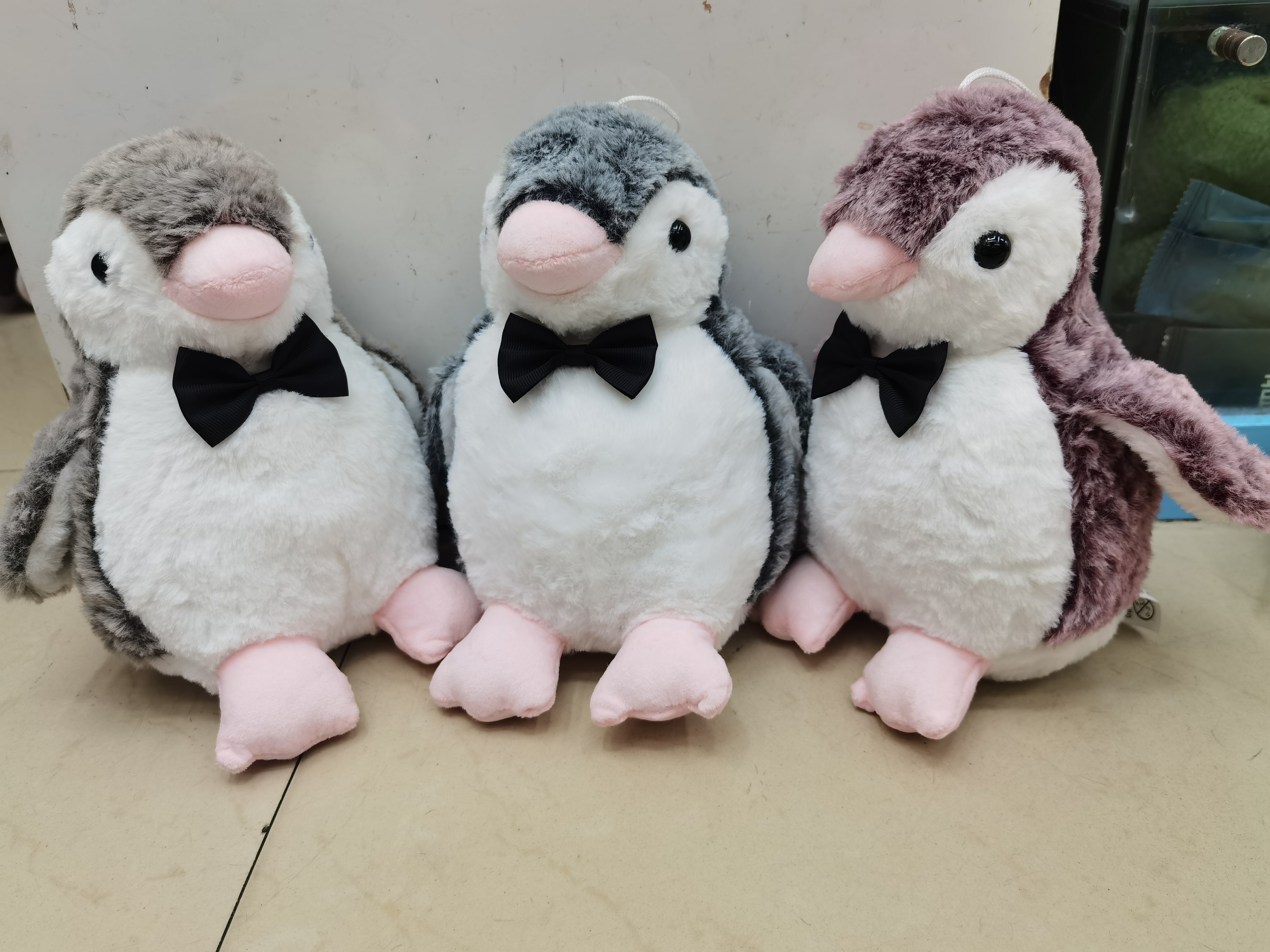 创意潮流玩具 黑领带细节  毛绒玩具  高品质动物系列 三色企鹅 生日礼物  毕业礼物