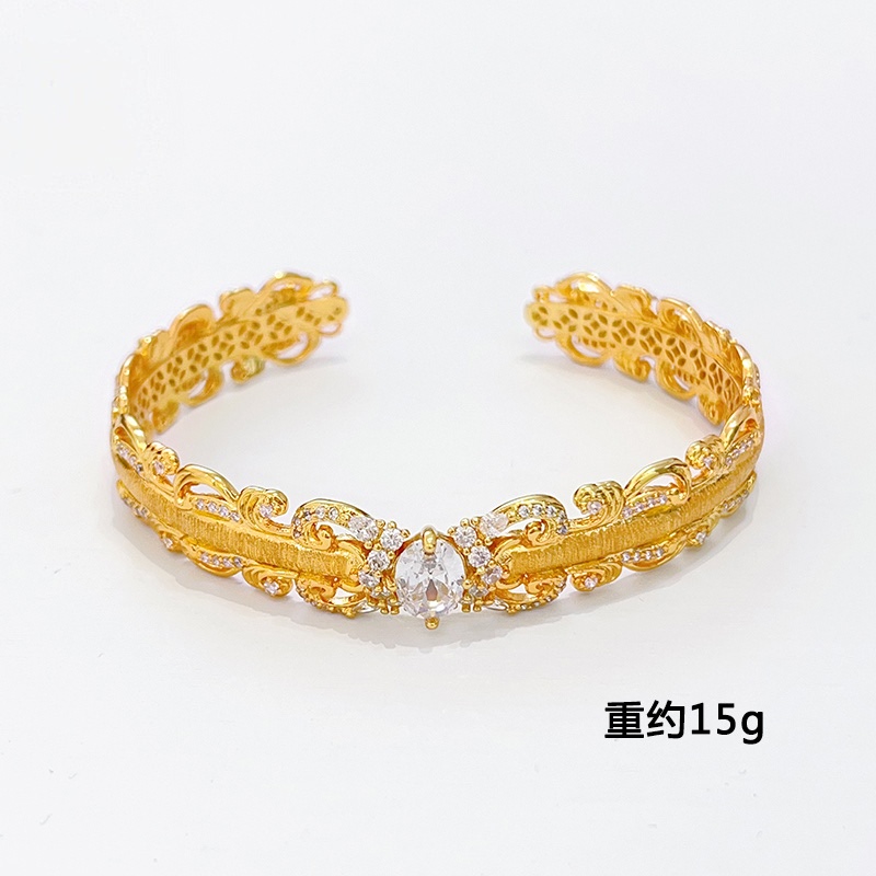 This is a delicate and retro gift for your girlfriend in the same style as the gold store. It's made of sand gold with a diamond dot, pigeon egg and lace detail image 4