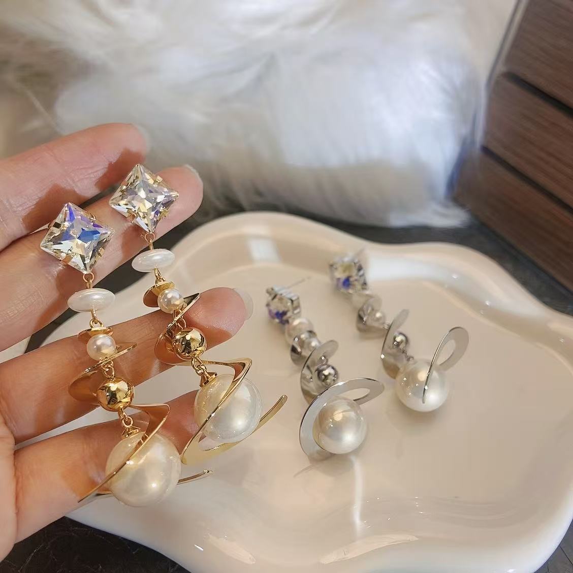 时尚珍珠耳环烧焊锆石耳饰简约气质耳环女韩版百搭耳饰品