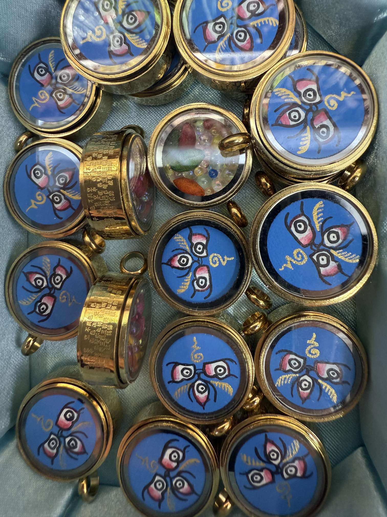 黑财神唐卡细节图