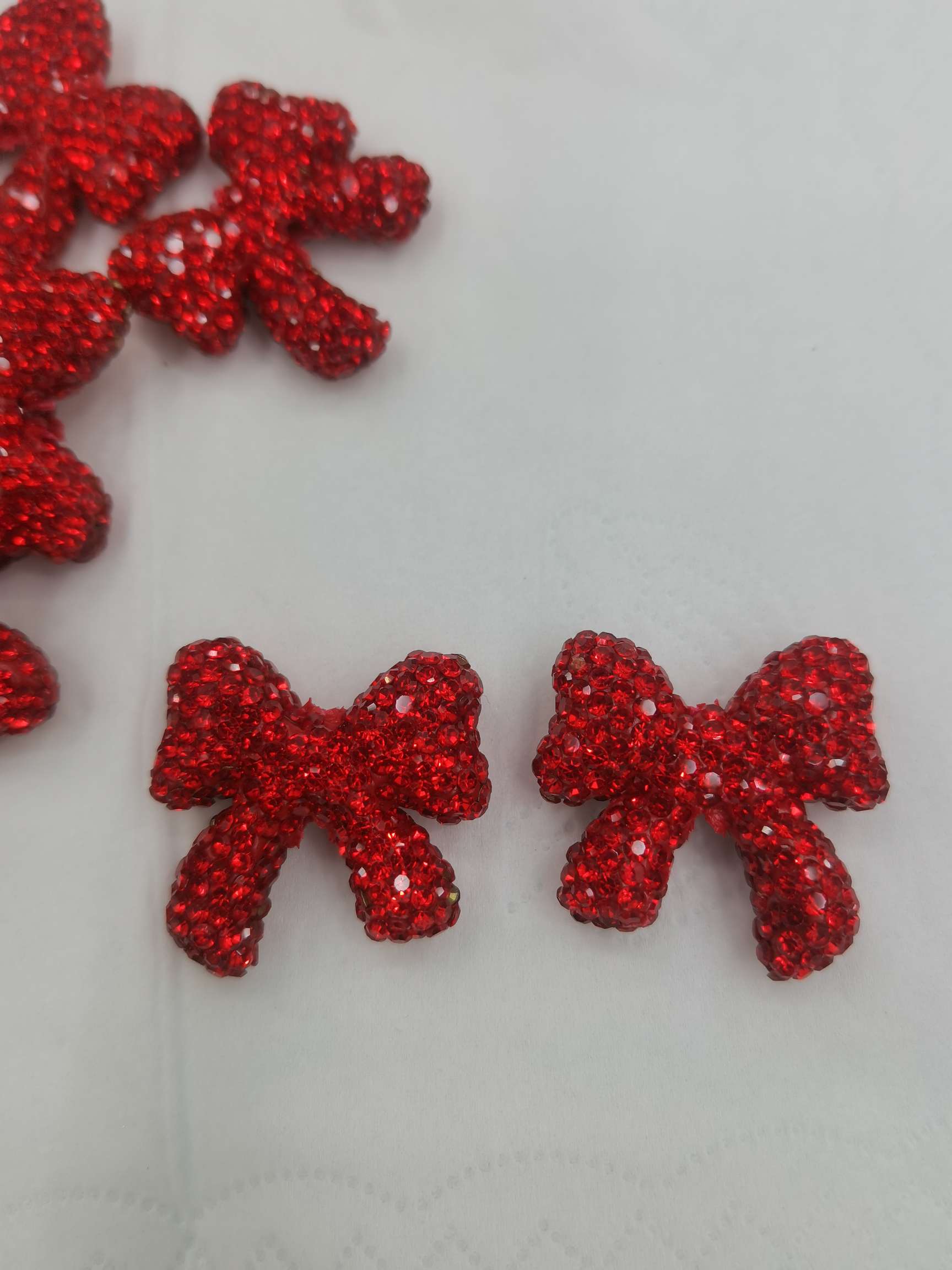 Red small bow tie ribbon three-dimensional soft clay accessory Specification image