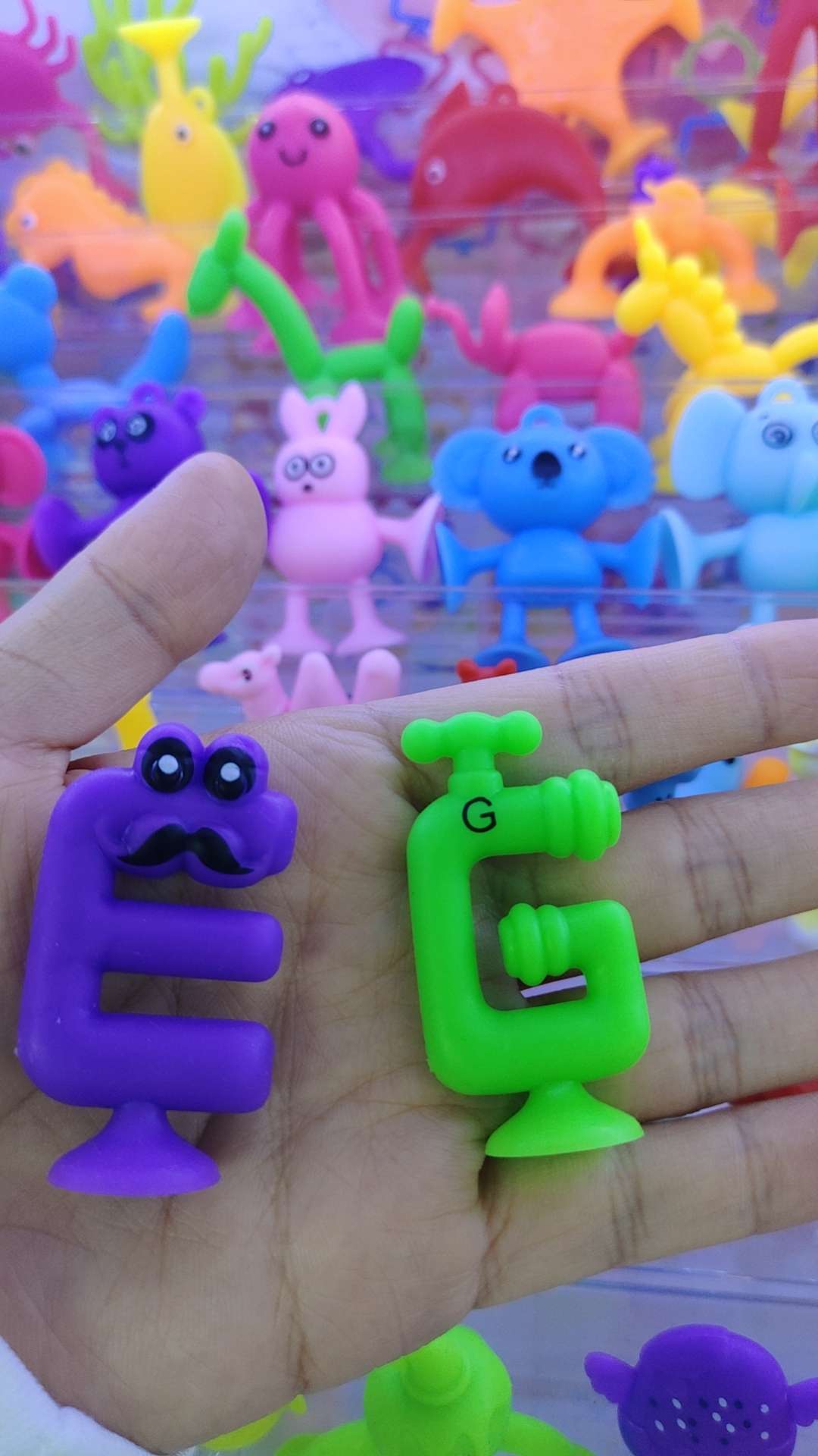 Suction Fun soft rubber building block suction cup toys, bath toys, DIY educational building block toys, freely combinable and matched, 227 types of letter series, safe and non-toxic material, can be made into gacha blind boxes, 26 English letters Specification image