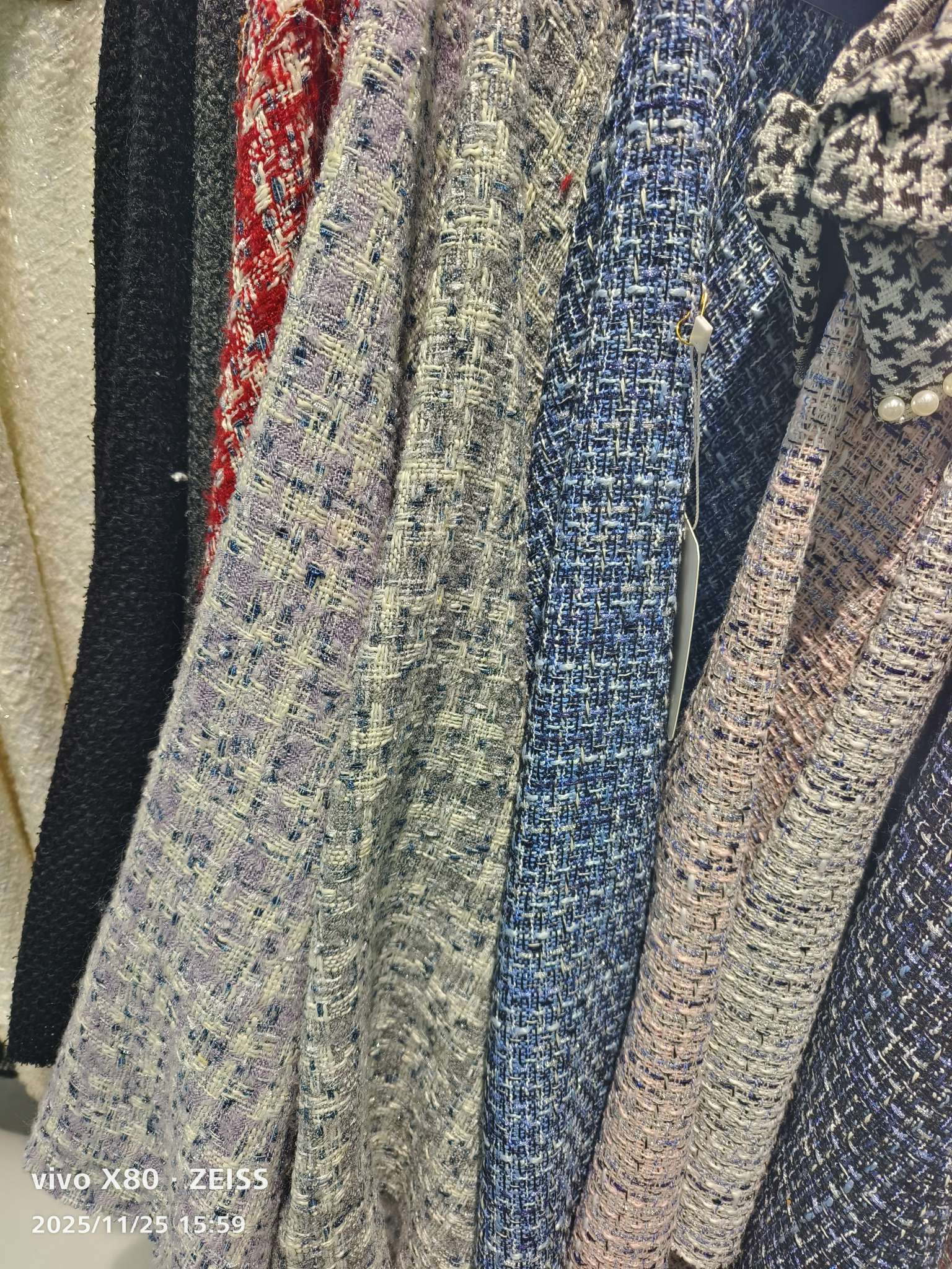 Textile and leather blended interwoven fabric, fine canvas, woven cotton fabric, checkered fabric, clothing fabric in multiple colors to choose from, fashionable clothing fabric, accessory fabric, bag fabric