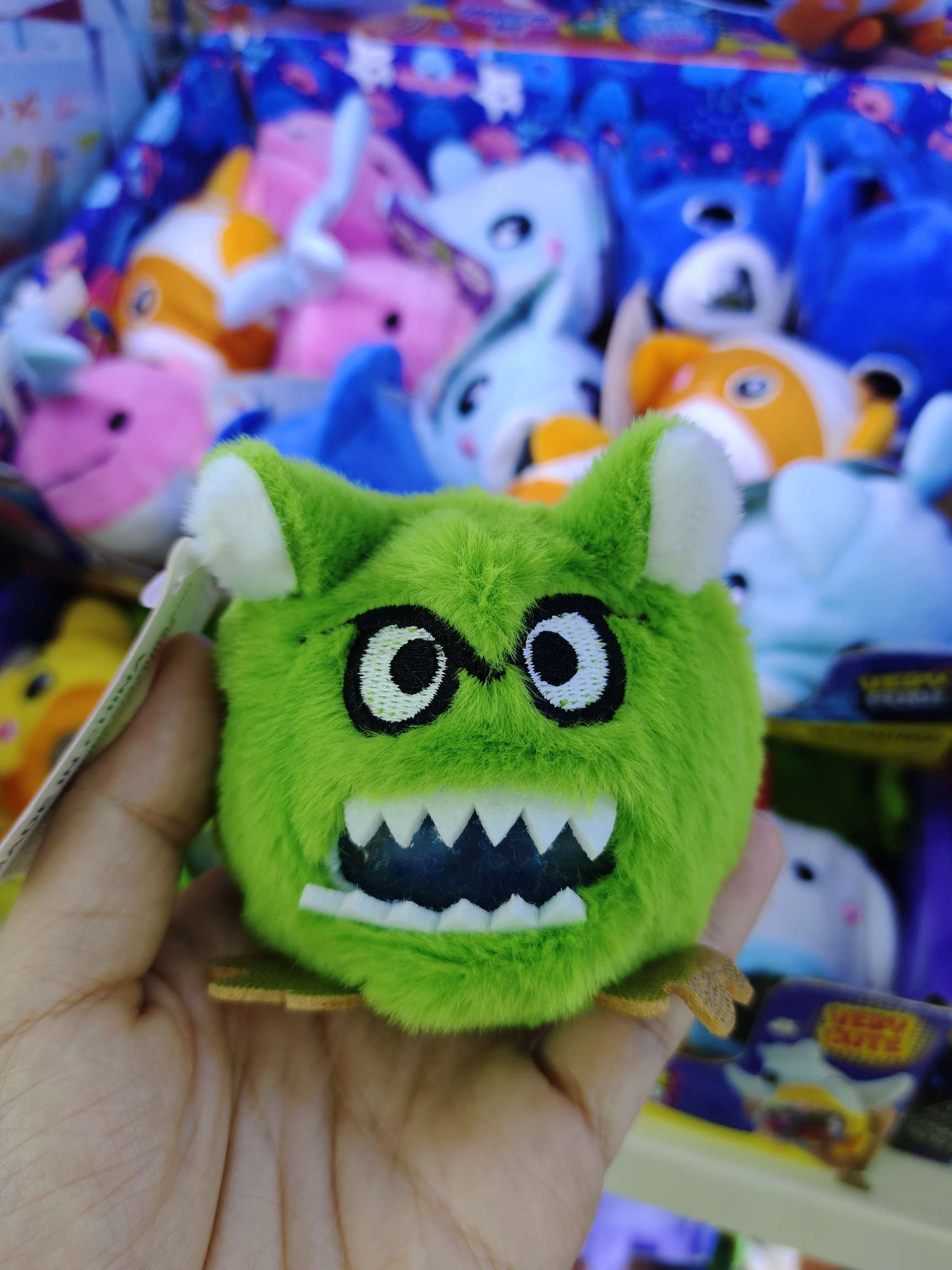Cute plush stress-relieving pinching ball plush toy, monster series bead-spitting toy, stress-relieving toy, creative and trendy toy display box packaging detail image 2