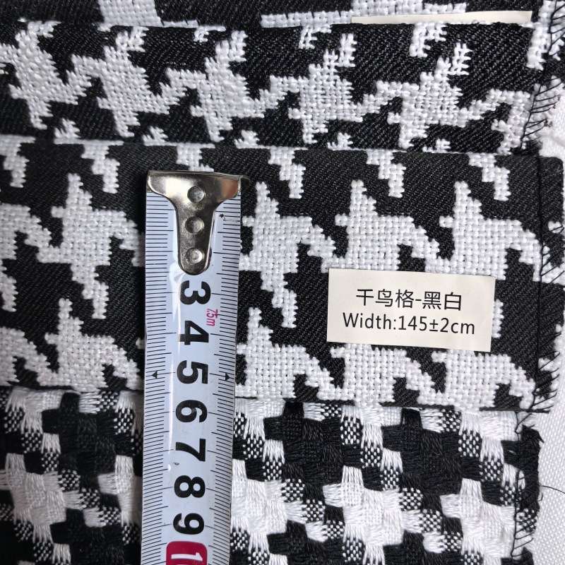 Wholesale of large and small checkered yarn-dyed fabric, woven jacquard fabric, sofa fabric, throw pillows, bags, soft and hard bags from manufacturers Item Picture