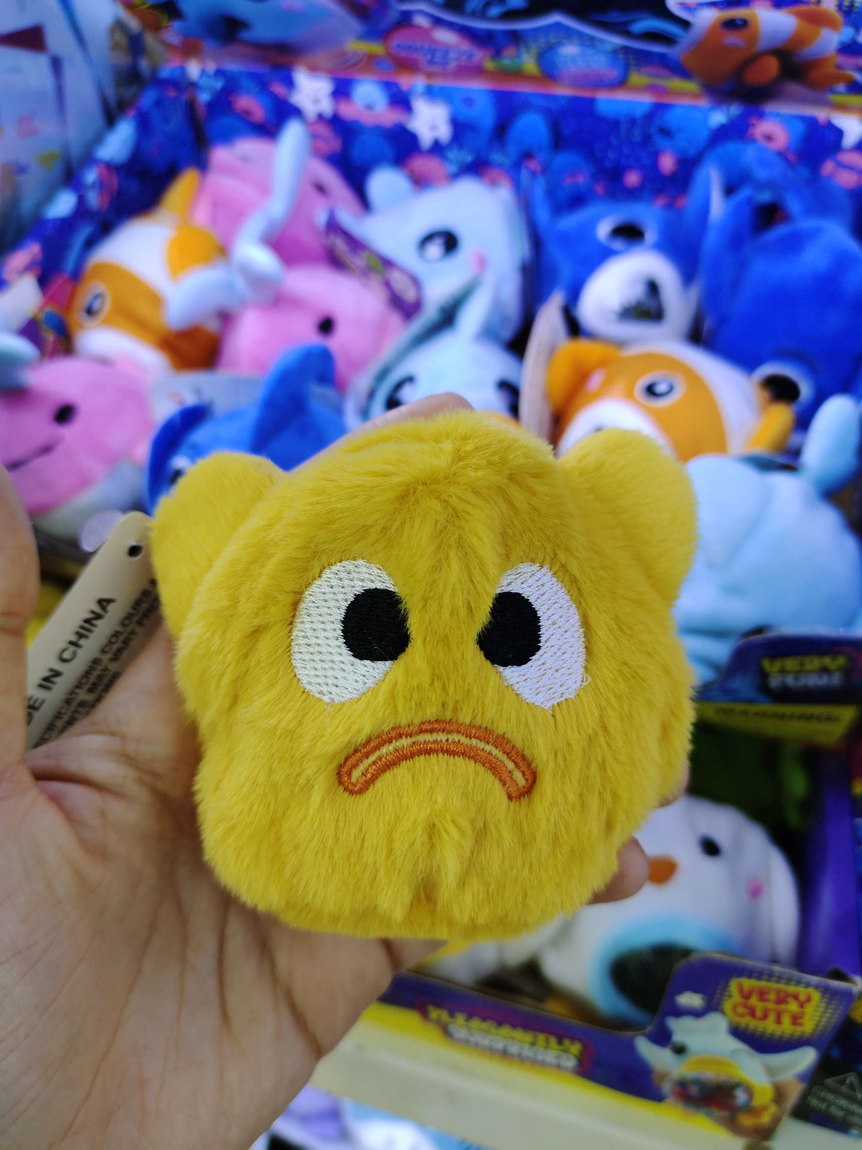 Cute plush stress-relieving pinching ball plush toy, monster series bead-spitting toy, stress-relieving toy, creative and trendy toy display box packaging detail image 6