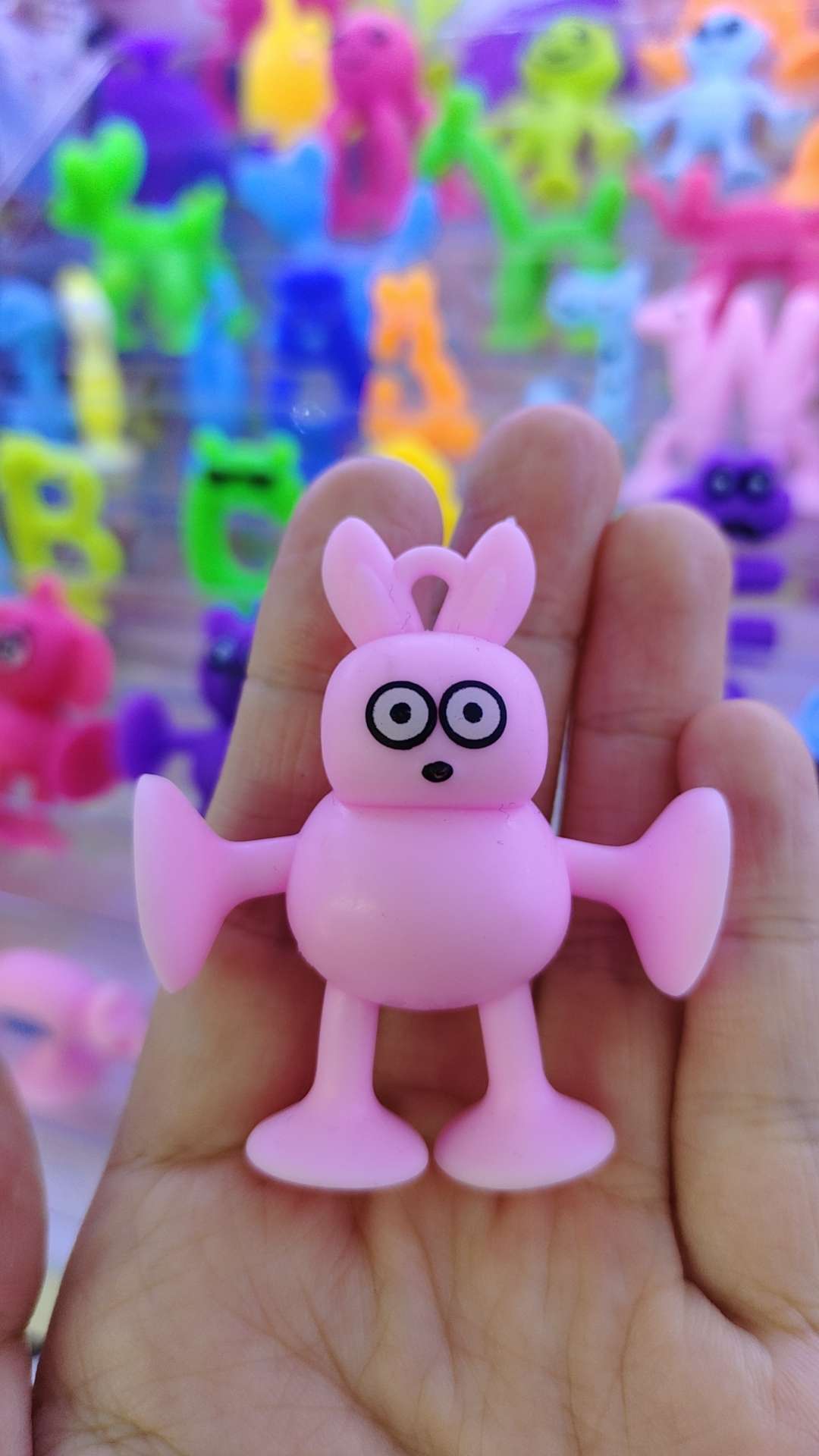 Suction Fun soft rubber building block suction cup toys, bath toys, DIY educational building block toys, freely combine and match, 227 types of letter series, safe and non-toxic material, can be made into gacha blind boxes, 26 English soft rubber Item Picture