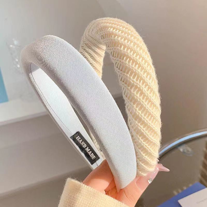 The versatile 2025 new blue hairband for women exudes a high-end, stylish and fashionable vibe. It features a wide-brimmed, high-top headband and hair tie detail image 5