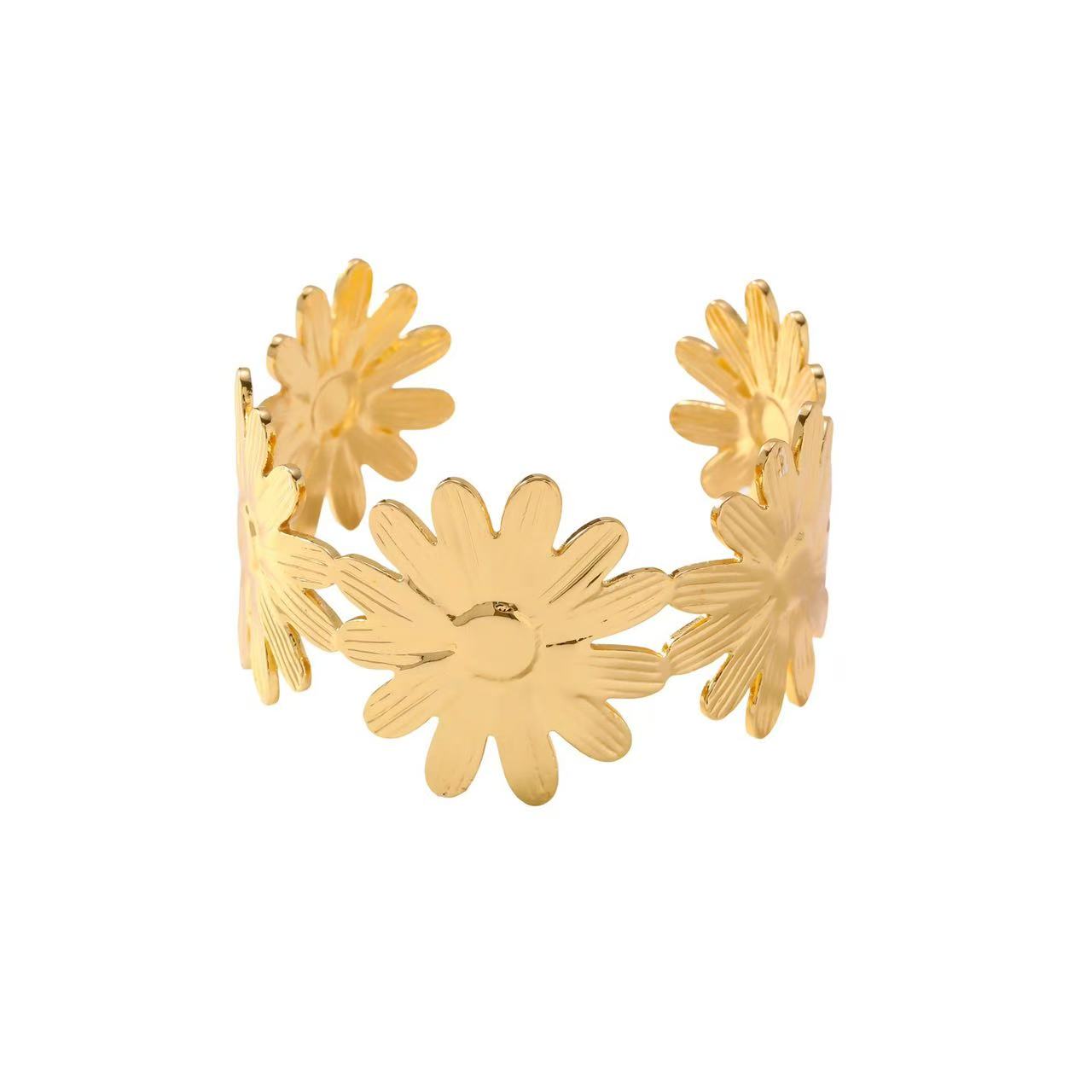 A popular cross-border bestseller in Europe and America, fashionable floral women's metallic and personalized bracelet Application Scenario