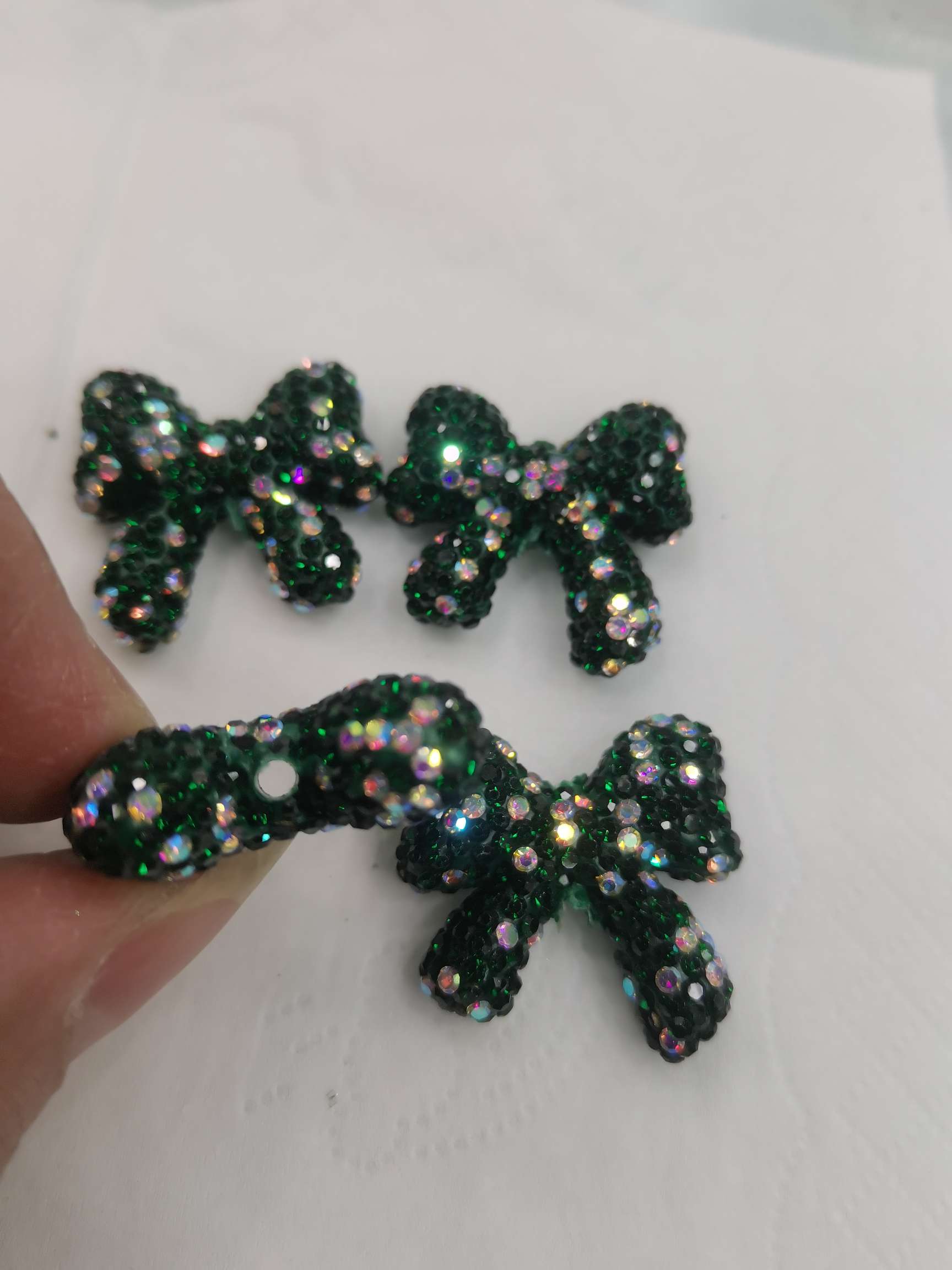 Dark green small bow tie ribbon three-dimensional soft clay accessory Specification image