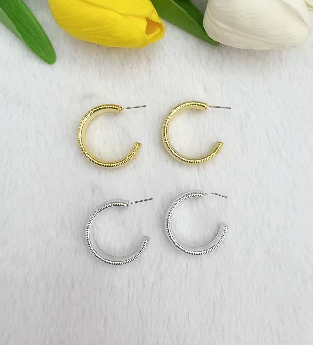 心源饰品时尚简约耳钉植绒耳饰耳堵女气质百搭耳针耳钉配饰潮流款