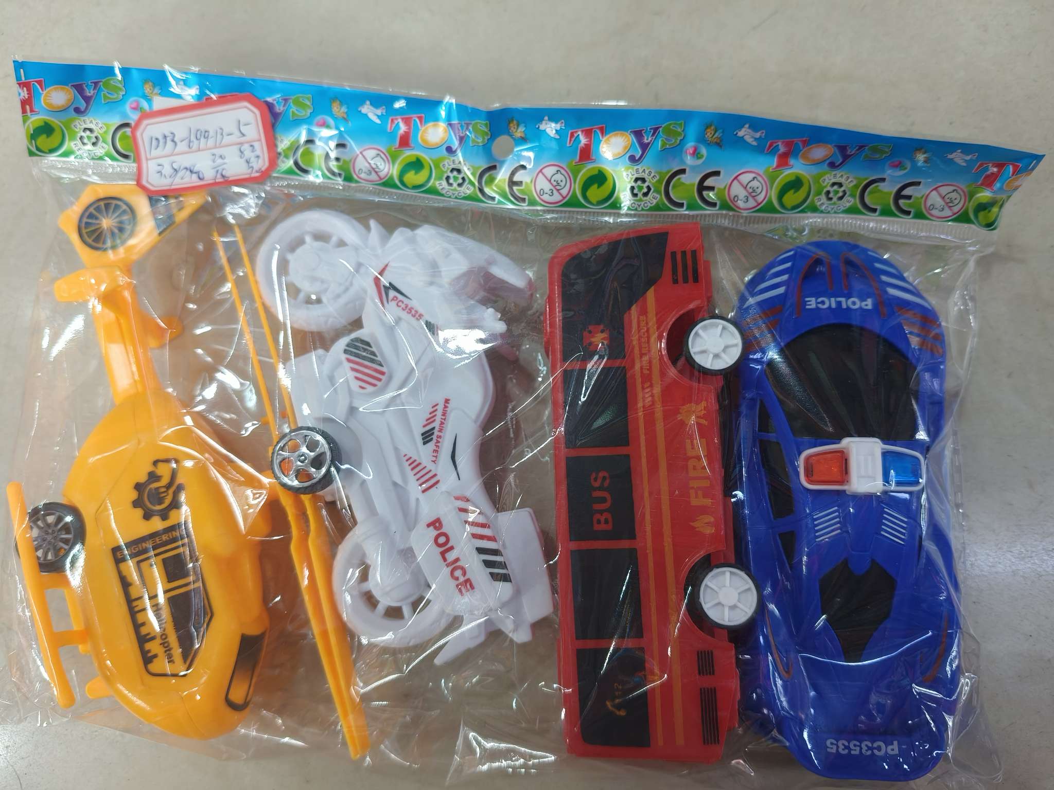新款热销仿真回力飞机/摩托/巴士/车玩具，4只/opp袋装。3.8元/袋，240袋/箱。儿童益智仿真玩具热门内销外贸