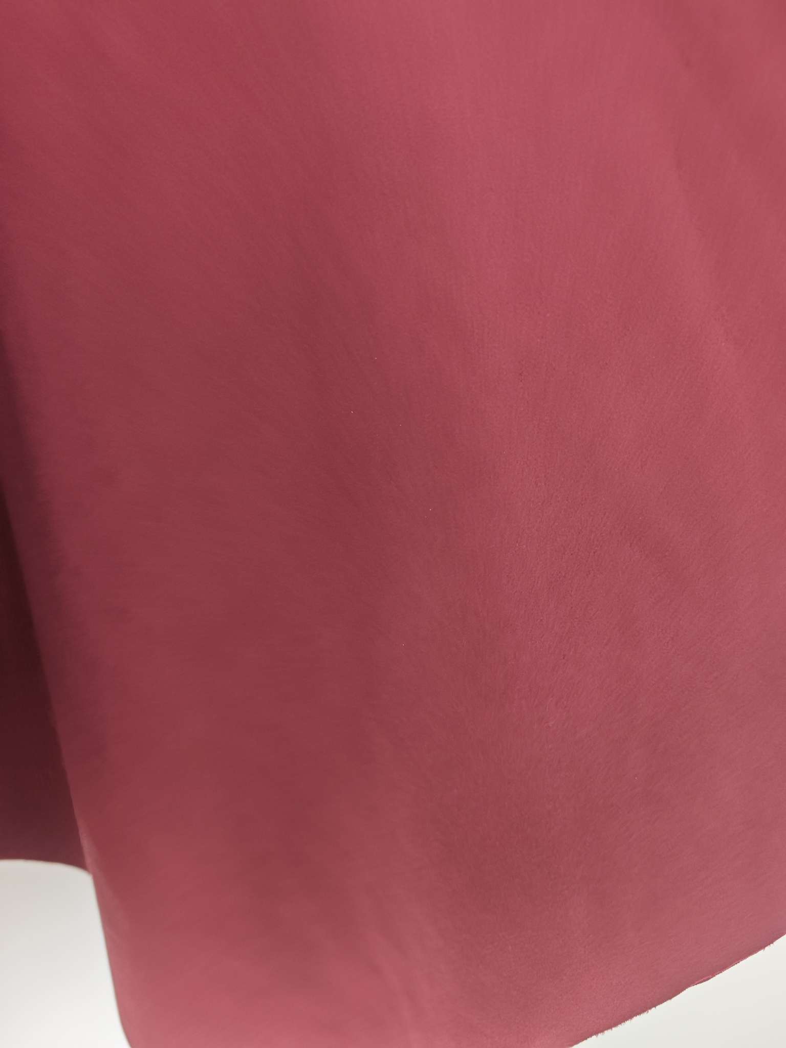 Textile, leather and knitted fabrics come in a variety of colors and are suitable for clothing and home use. They are soft, comfortable and multi-purpose products