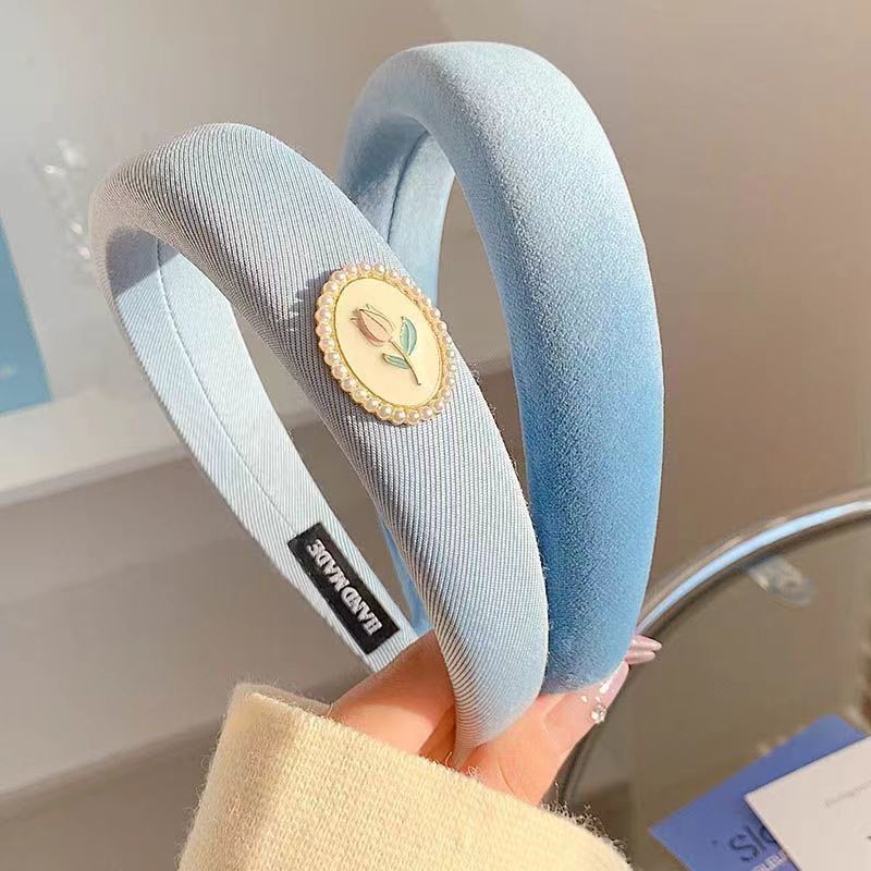 The versatile 2025 new blue hairband for women exudes a high-end, stylish and fashionable vibe. It features a wide-brimmed, high-top headband and hair tie detail image 4