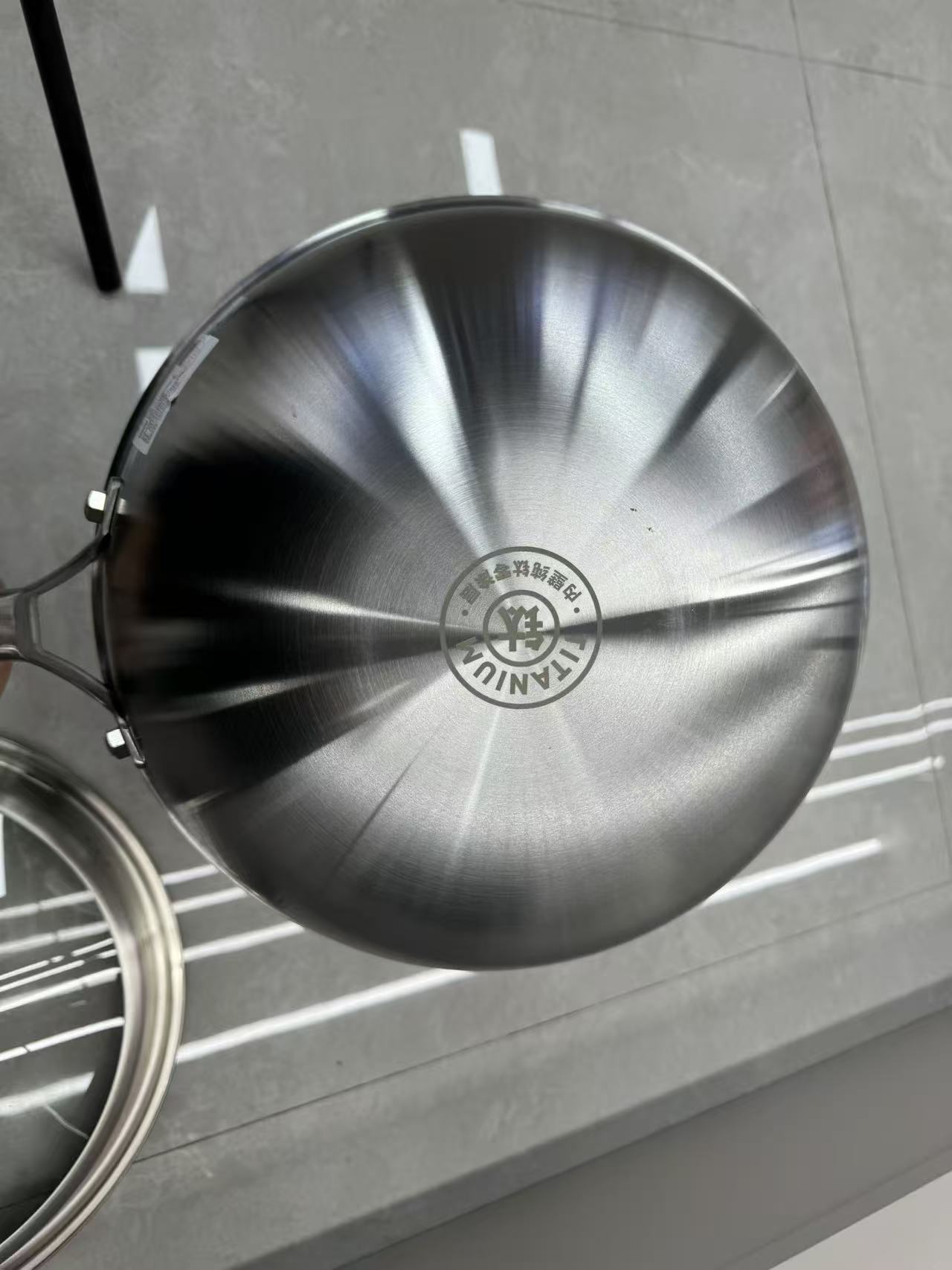 纯钛炒锅细节图