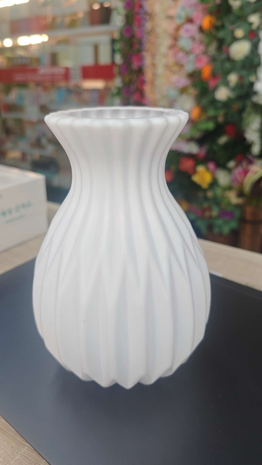 Pet garden flower POTS, artificial flowers, plastic flower POTS, ironwork, coconut palm hanging baskets, multi-functional containers are suitable details Picture