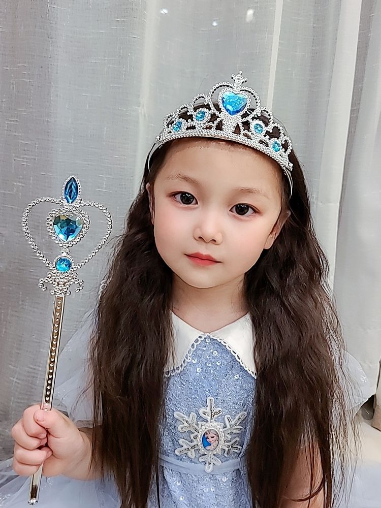 The Elsa Magic Wand Crown Necklace Set is a perfect choice for children's holiday gifts, featuring sweet and cute accessories Application Scenario