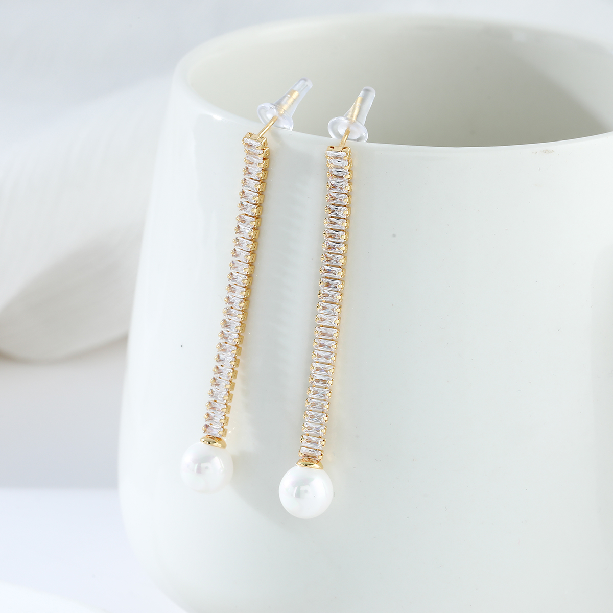 Xuhui brand long copper-plated real gold light luxury zircon pearl earrings, fashionable and versatile, round face slimming tassel earrings for women Application Scenario