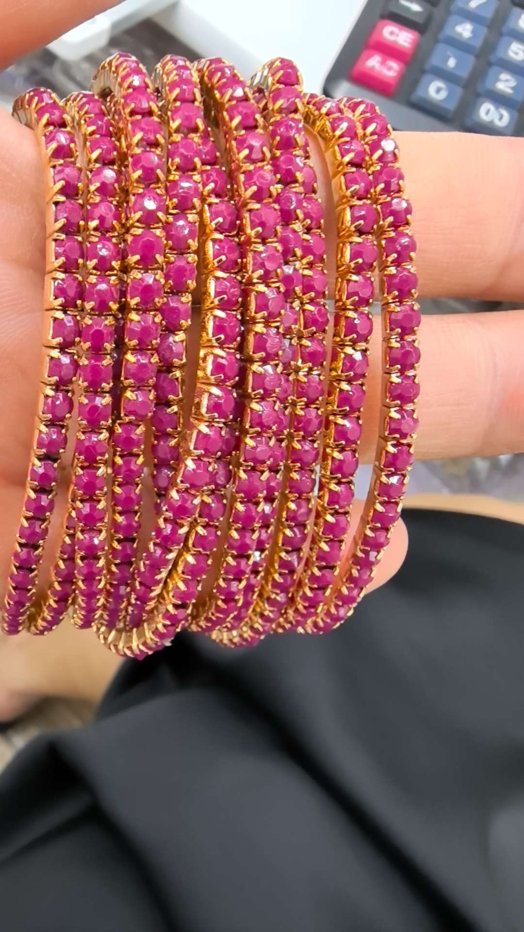 天然玉石手链项链耳钉女款简约时尚玉质饰品礼盒装送女友  
天然玉石吊坠项链情侣款复古风手工配饰优雅百搭礼物  
天然玉石