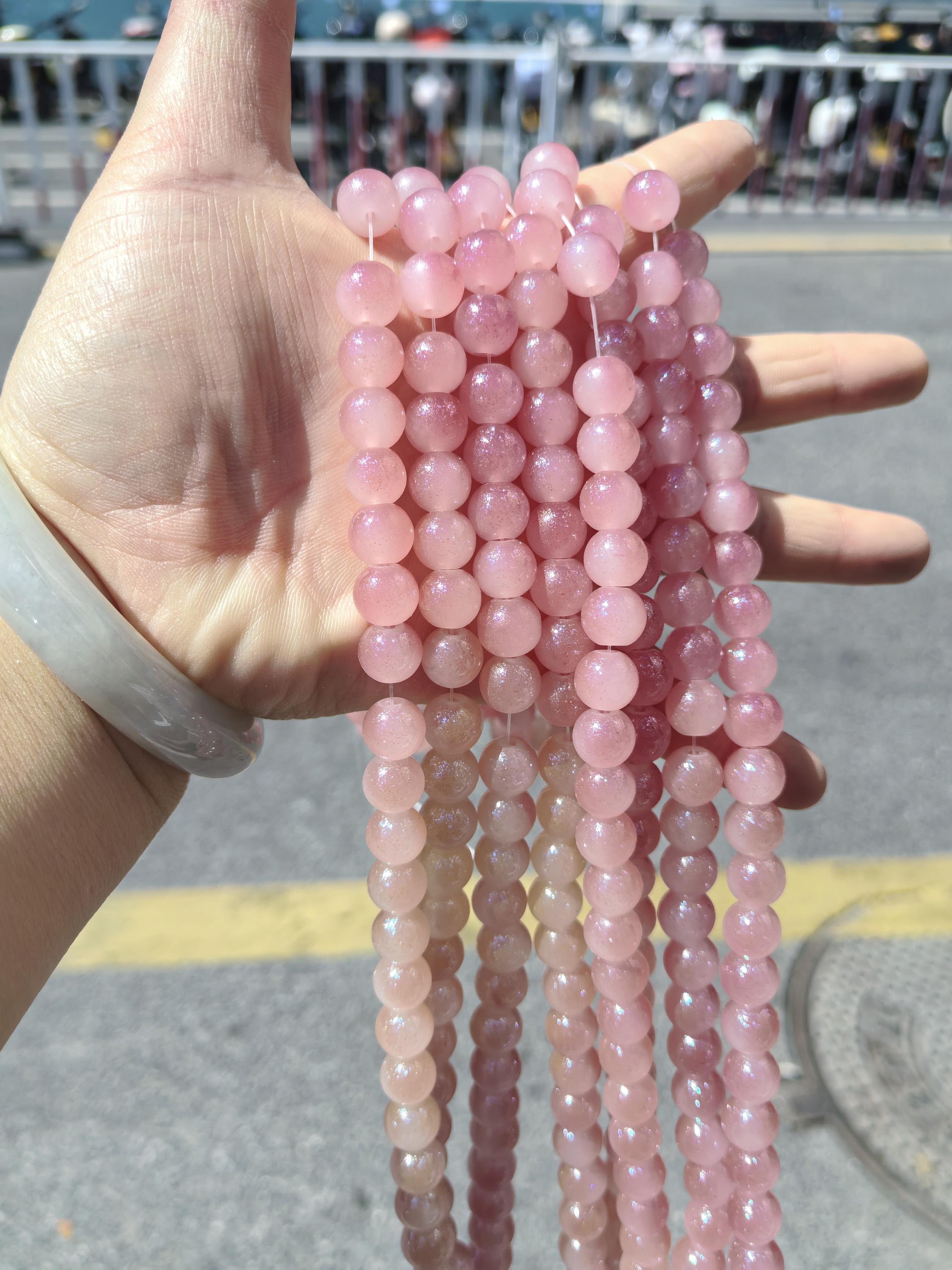 1. 把阳光戴在身上 紫外线变色珠遇光焕彩 每一缕紫外线，都是它变美的信号 时尚配件多款选择 饰品配件DIY手工材料饰品详情图2
