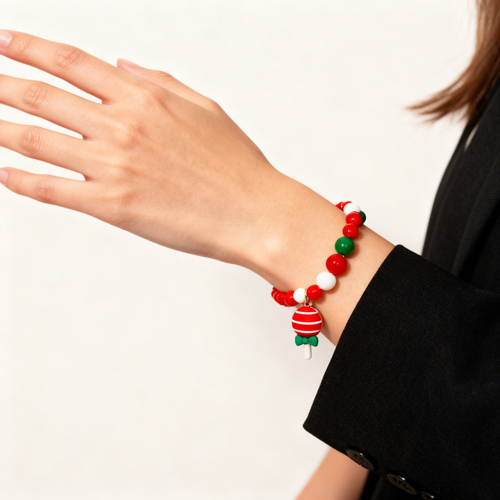 YOZO bracelet classification model cultural and creative Bracelet A-11 is A best-selling children's bracelet, Christmas jewelry, cartoon reindeer, little girl gift, holiday style. YOZO bracelet classification model cultural and creative bracelet is beautiful Application Scenario