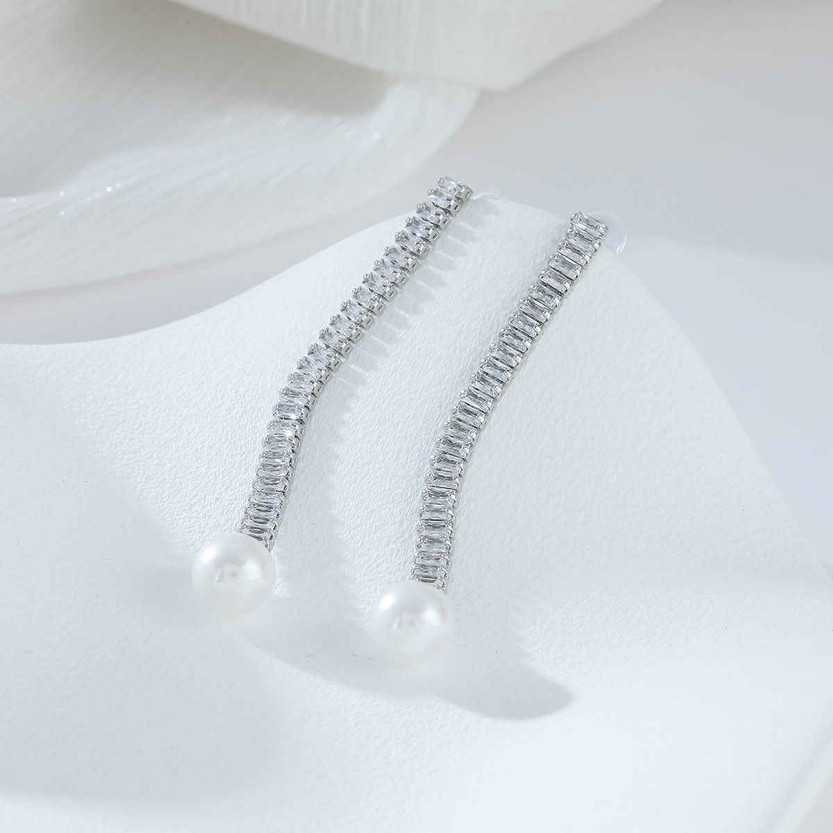 Xuhui brand long copper-plated real gold light luxury zircon pearl earrings, fashionable and versatile, round face slimming tassel earrings for women full figure