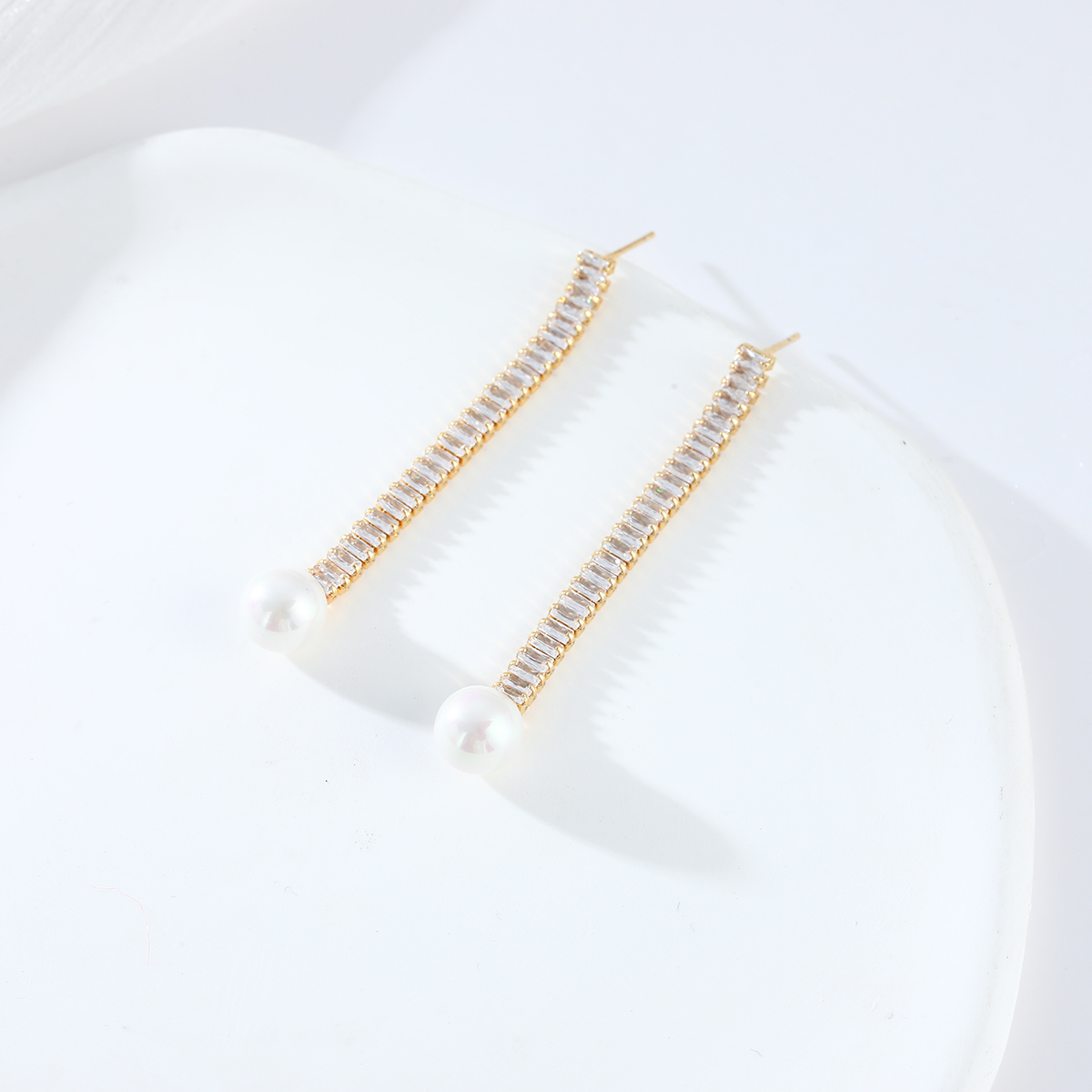 Xuhui brand long copper-plated real gold light luxury zircon pearl earrings, fashionable and versatile, round face slimming tassel earrings for women Specification drawing