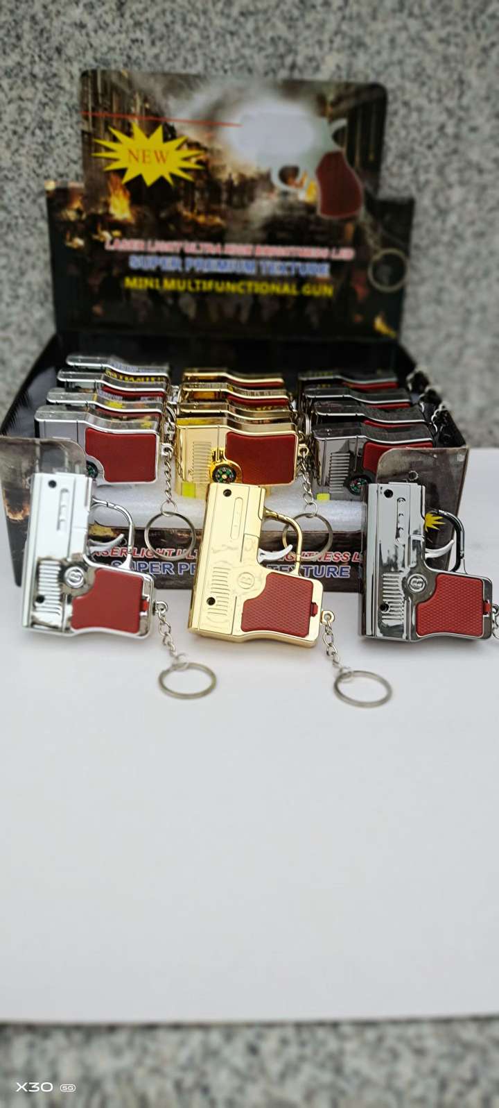 小玩具枪，功能C0B灯十激光灯十指南针，三合一白底实物图